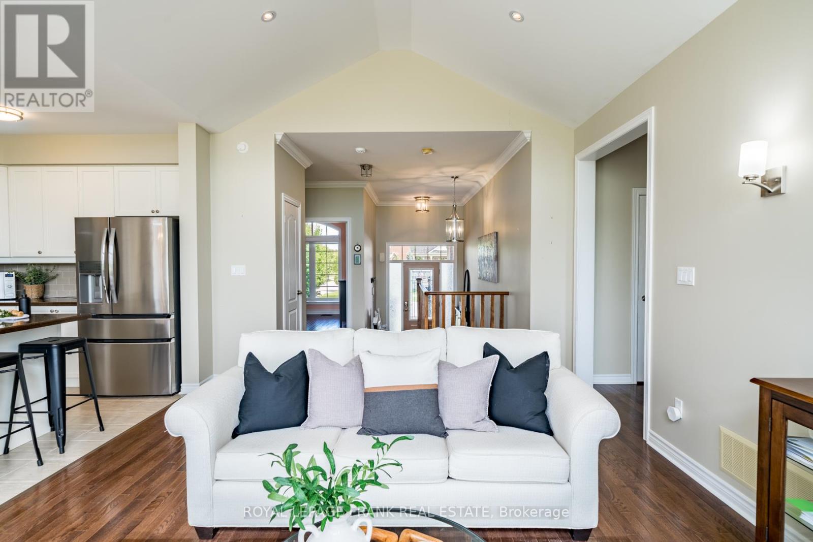 17 Logan Lane, Kawartha Lakes, Ontario  K9V 0L3 - Photo 8 - X12466860