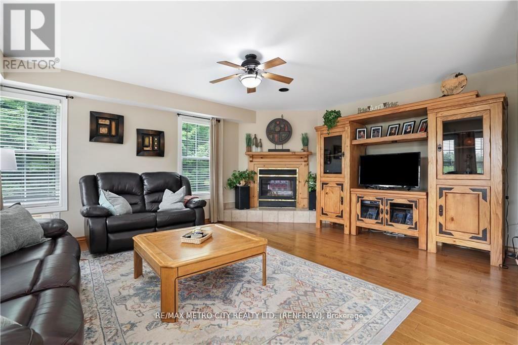 121 Pheasant Run, Greater Madawaska, Ontario  K0J 1H0 - Photo 16 - X12172122