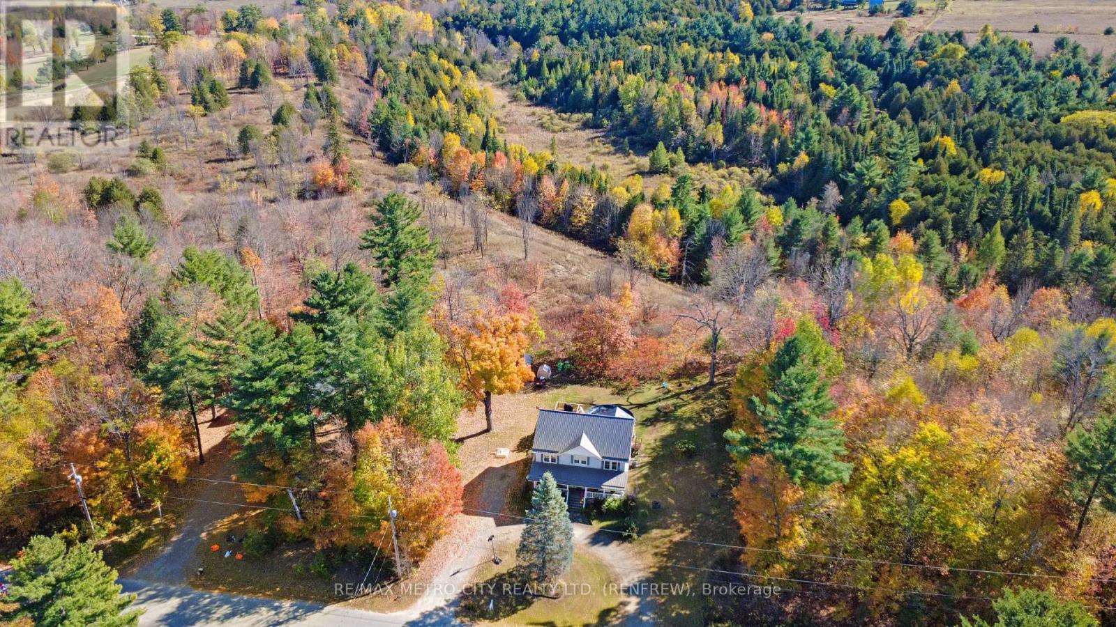 121 Pheasant Run, Greater Madawaska, Ontario  K0J 1H0 - Photo 3 - X12172122