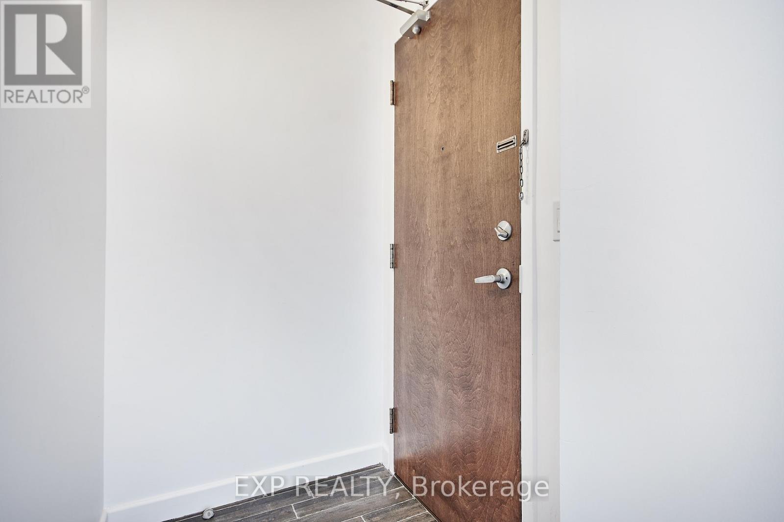 606 - 180 York Street, Ottawa, Ontario  K1N 1J6 - Photo 4 - X12466823