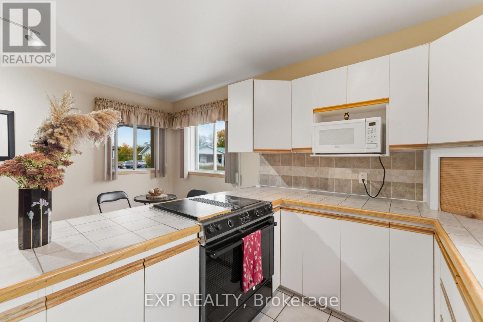 2110 Lajoie Street, Alfred And Plantagenet, Ontario  K0B 1J0 - Photo 10 - X12466828