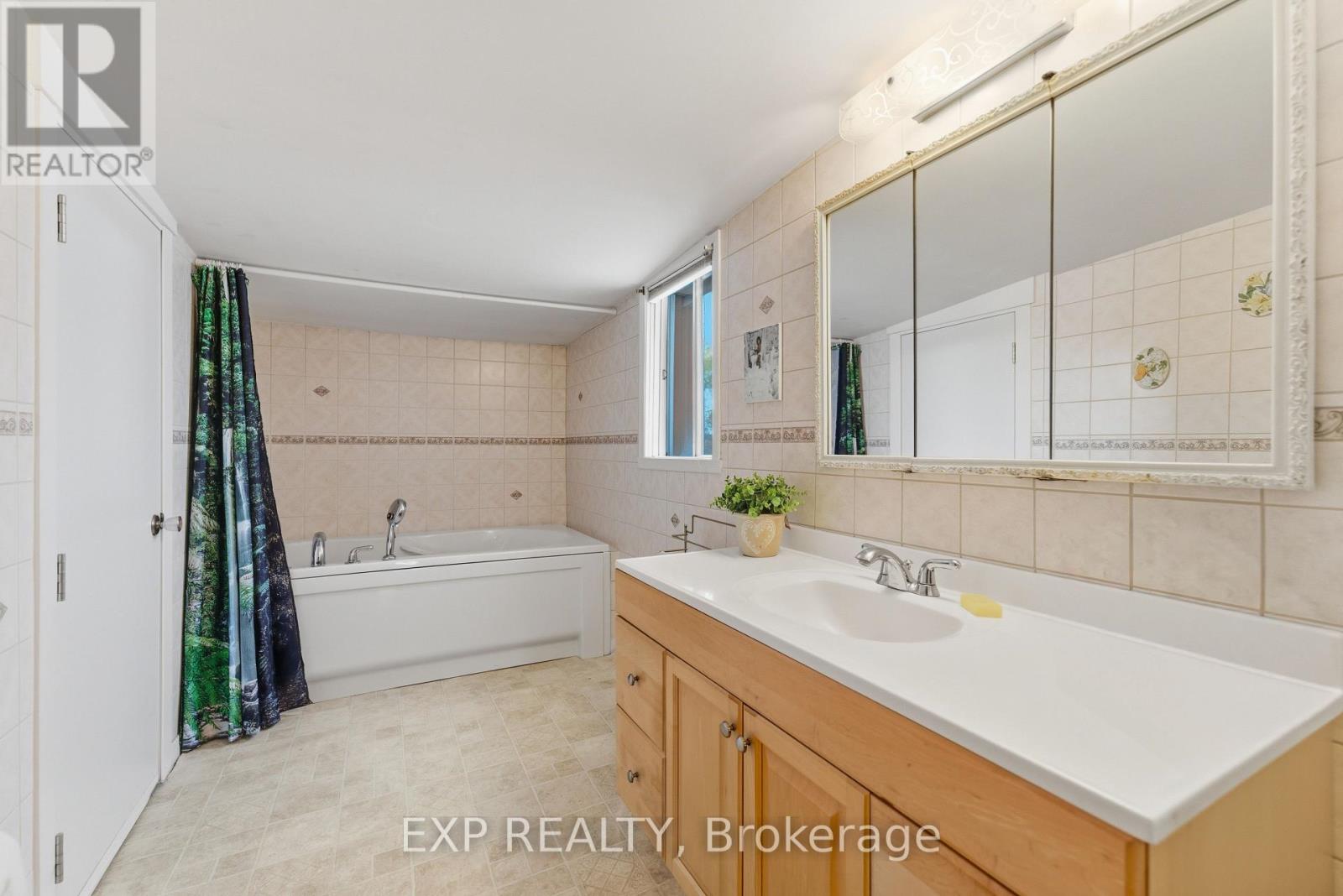 2110 Lajoie Street, Alfred And Plantagenet, Ontario  K0B 1J0 - Photo 35 - X12466828