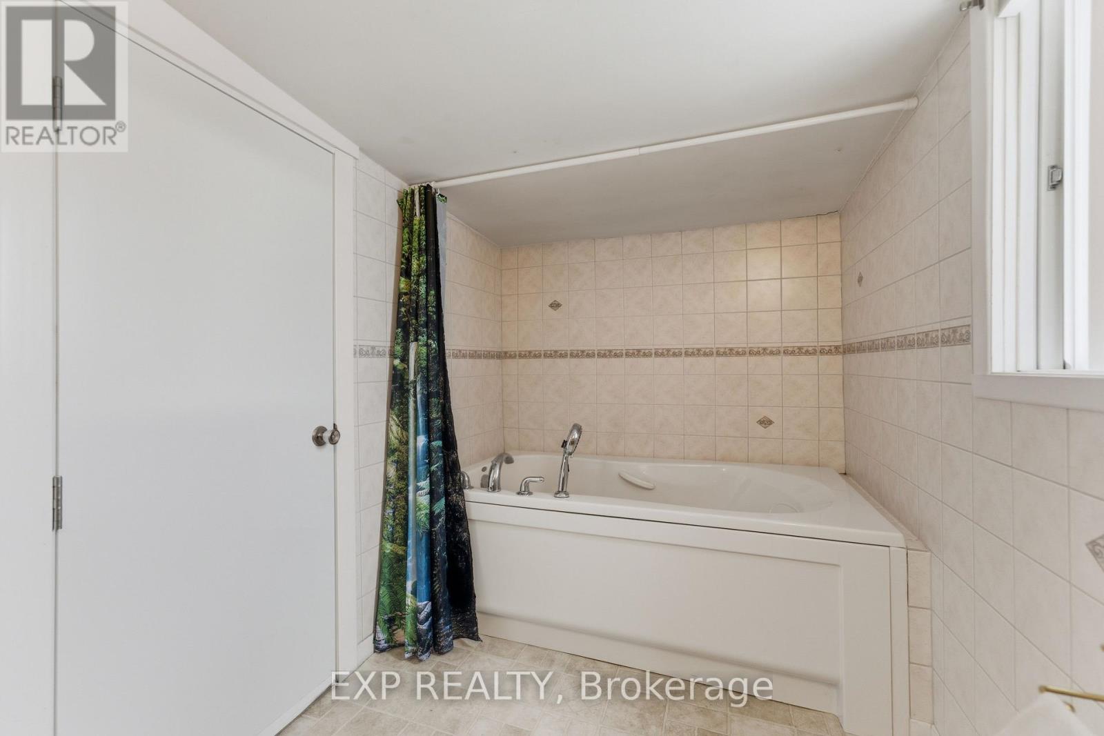 2110 Lajoie Street, Alfred And Plantagenet, Ontario  K0B 1J0 - Photo 36 - X12466828