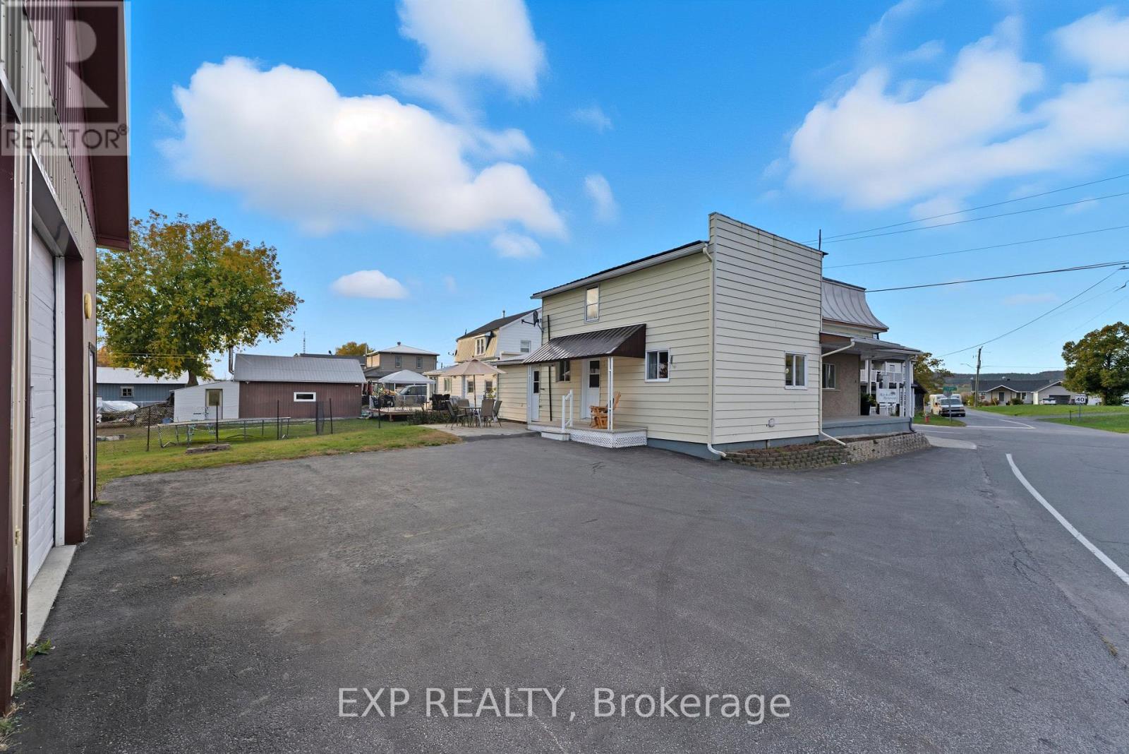 2110 Lajoie Street, Alfred And Plantagenet, Ontario  K0B 1J0 - Photo 39 - X12466828