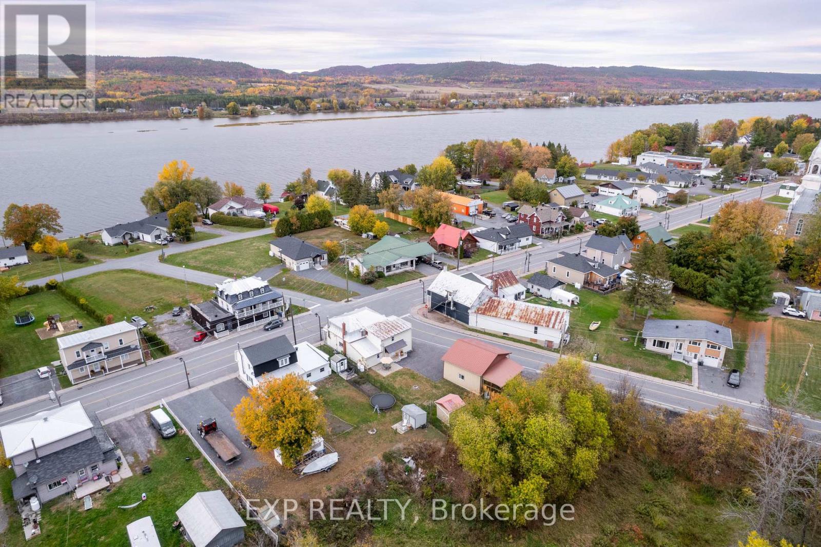 2110 Lajoie Street, Alfred And Plantagenet, Ontario  K0B 1J0 - Photo 44 - X12466828