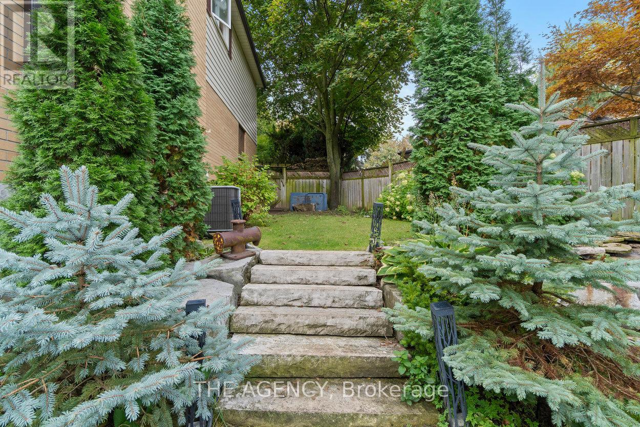 178 Millpond Court, Richmond Hill, Ontario  L4C 4W5 - Photo 39 - N12466711