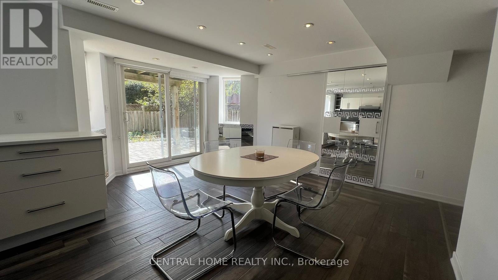 Apartment - 147 Jefferson Forest Drive S, Richmond Hill, Ontario  L4E 4K6 - Photo 3 - N12466763