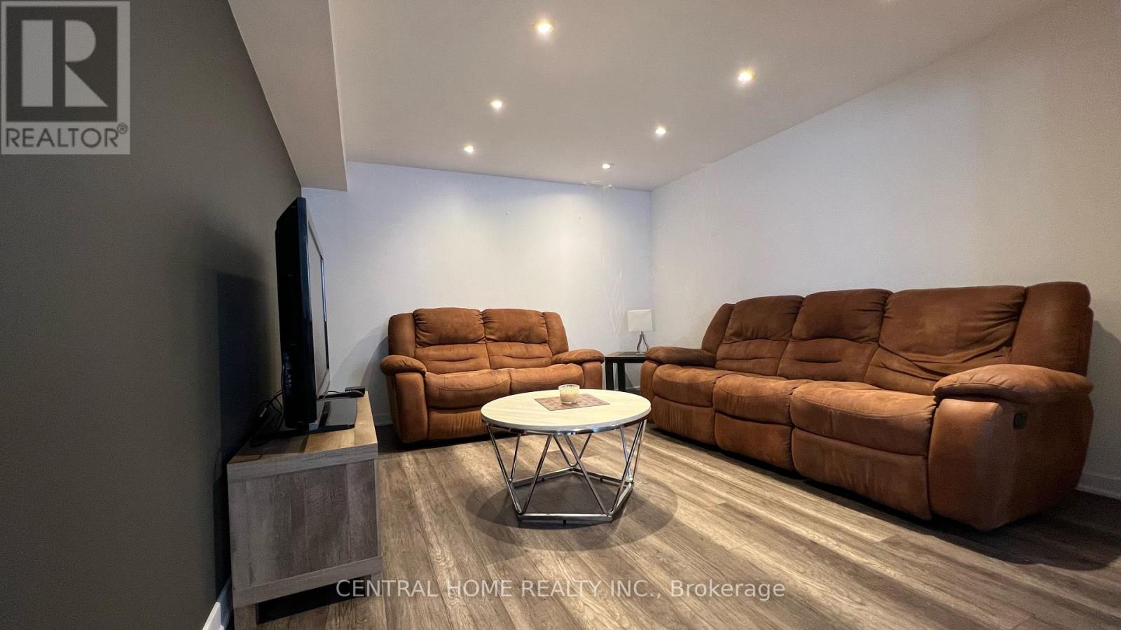 Apartment - 147 Jefferson Forest Drive S, Richmond Hill, Ontario  L4E 4K6 - Photo 4 - N12466763