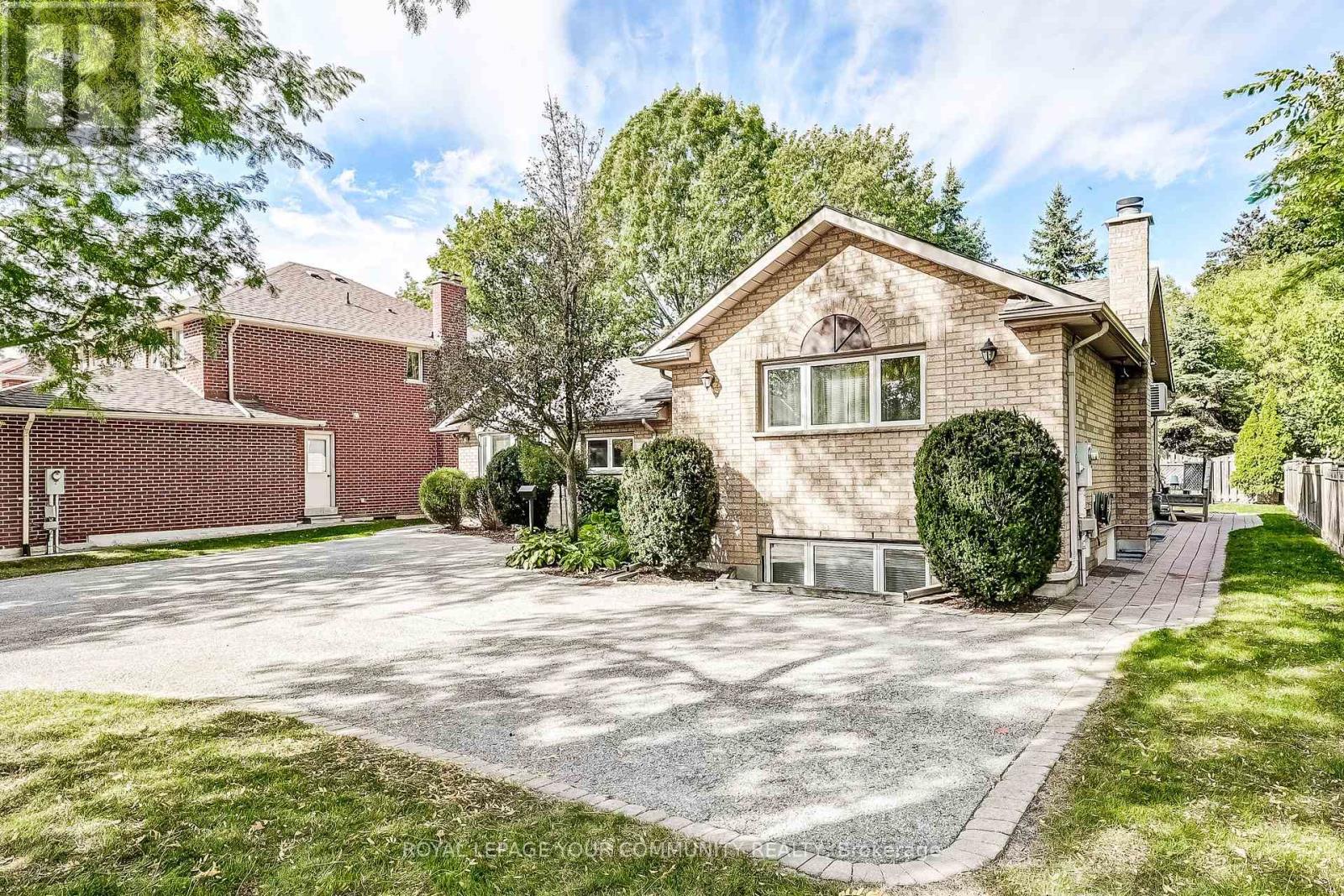 2 Rougecrest Drive, Markham, Ontario  L3P 3B6 - Photo 2 - N12465005