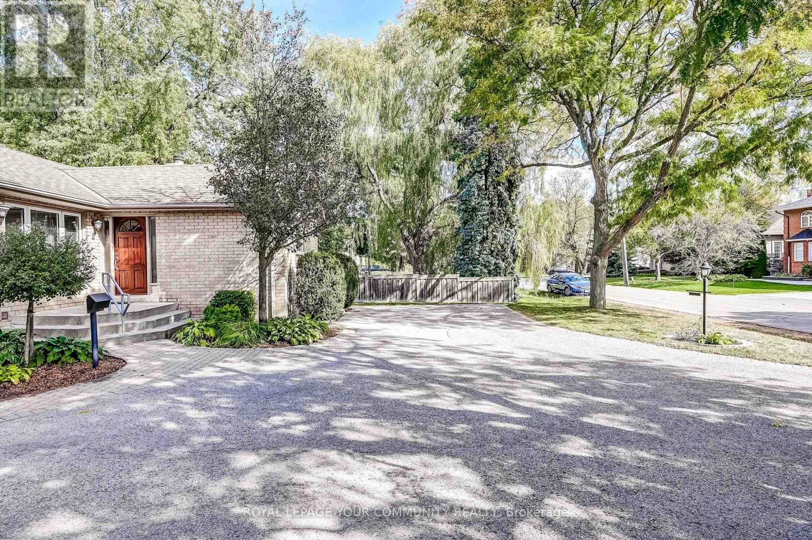 2 Rougecrest Drive, Markham, Ontario  L3P 3B6 - Photo 3 - N12465005