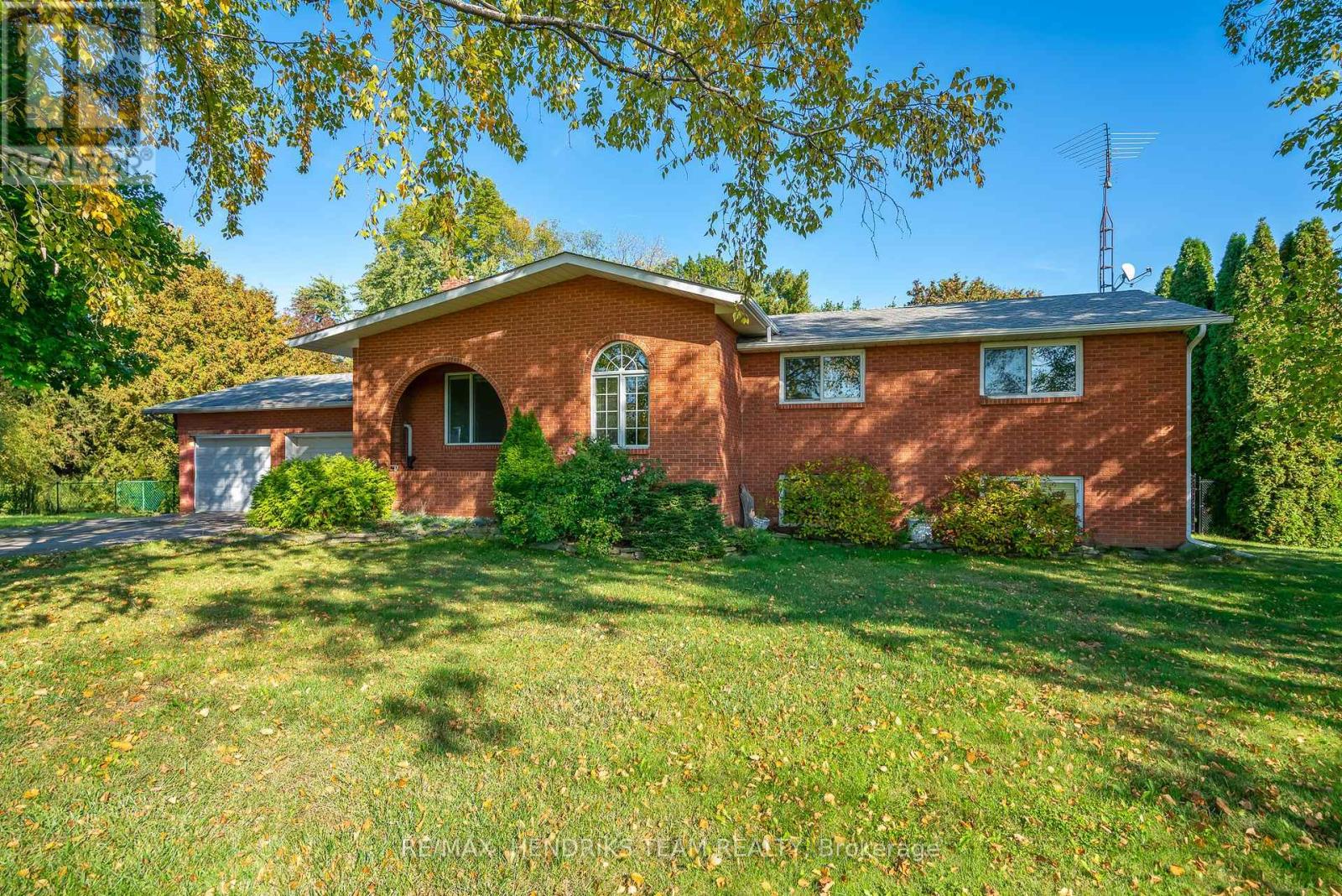 1521 Irvine Road, Niagara-On-The-Lake (Lakeshore), Ontario  L0S 1J0 - Photo 2 - X12466839