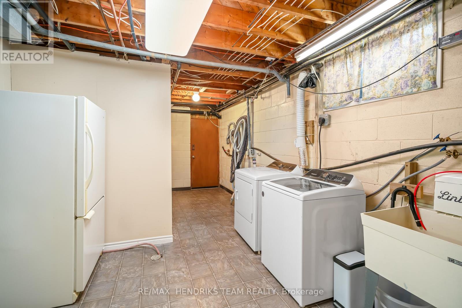 1521 Irvine Road, Niagara-On-The-Lake (Lakeshore), Ontario  L0S 1J0 - Photo 31 - X12466839