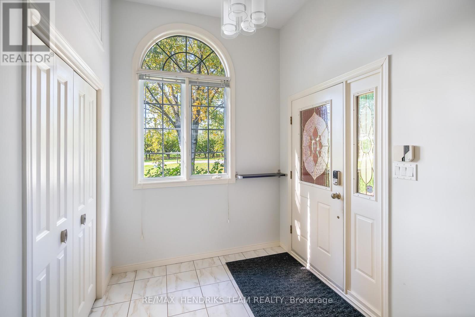 1521 Irvine Road, Niagara-On-The-Lake (Lakeshore), Ontario  L0S 1J0 - Photo 4 - X12466839