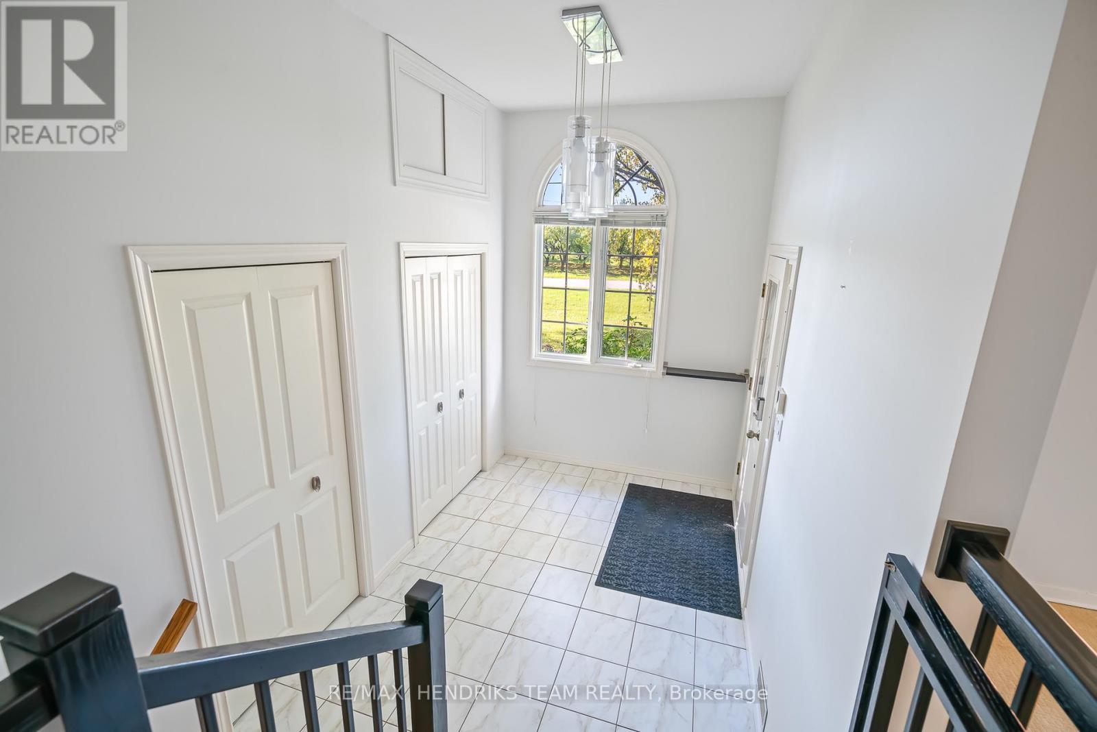 1521 Irvine Road, Niagara-On-The-Lake (Lakeshore), Ontario  L0S 1J0 - Photo 5 - X12466839