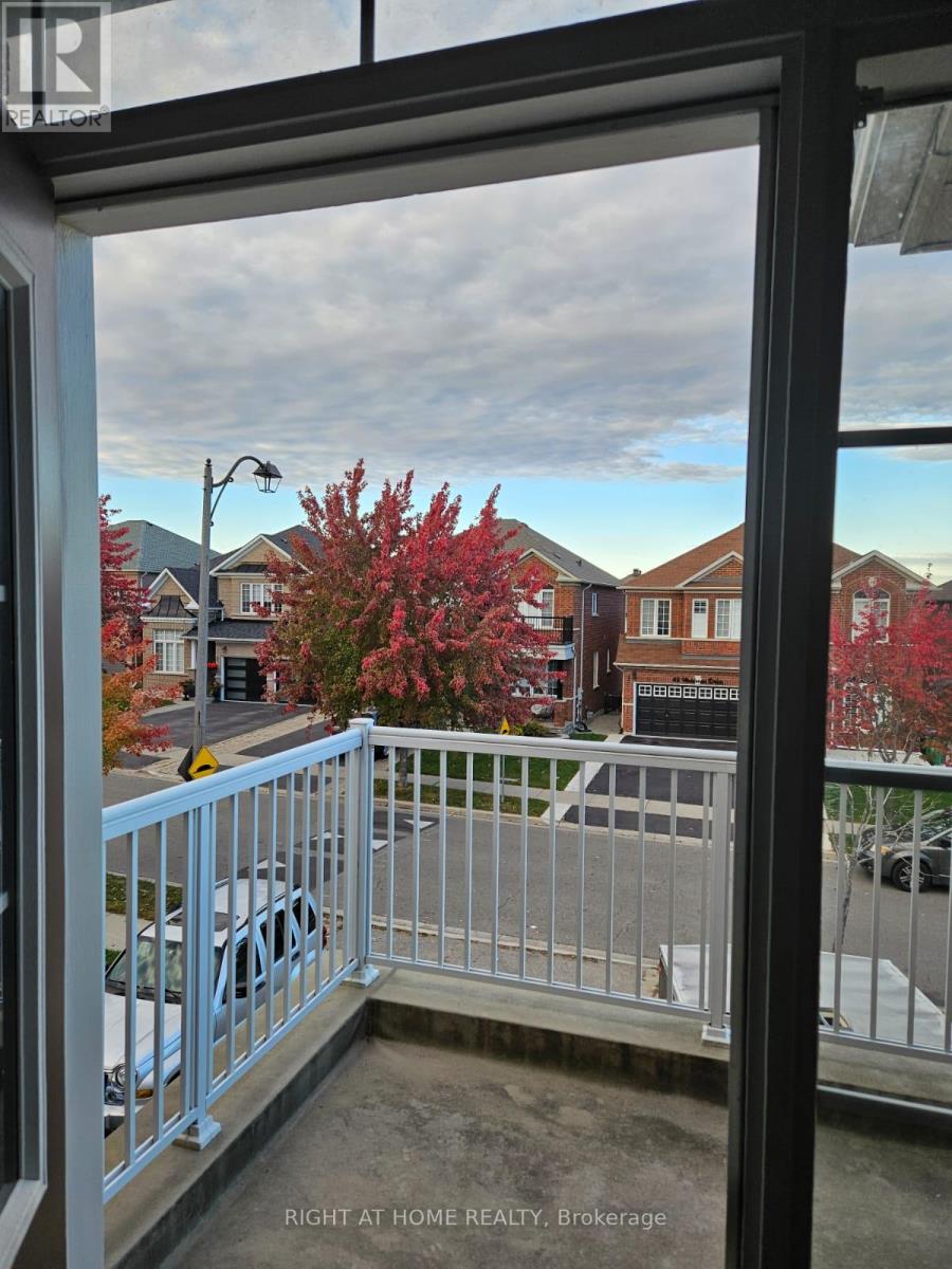 44 Moldovan Drive, Brampton, Ontario  L6R 0E4 - Photo 2 - W12466719