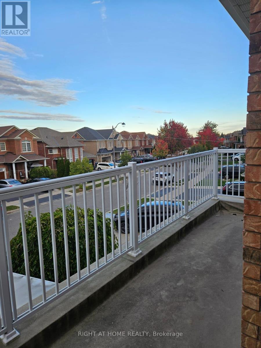 44 Moldovan Drive, Brampton, Ontario  L6R 0E4 - Photo 3 - W12466719