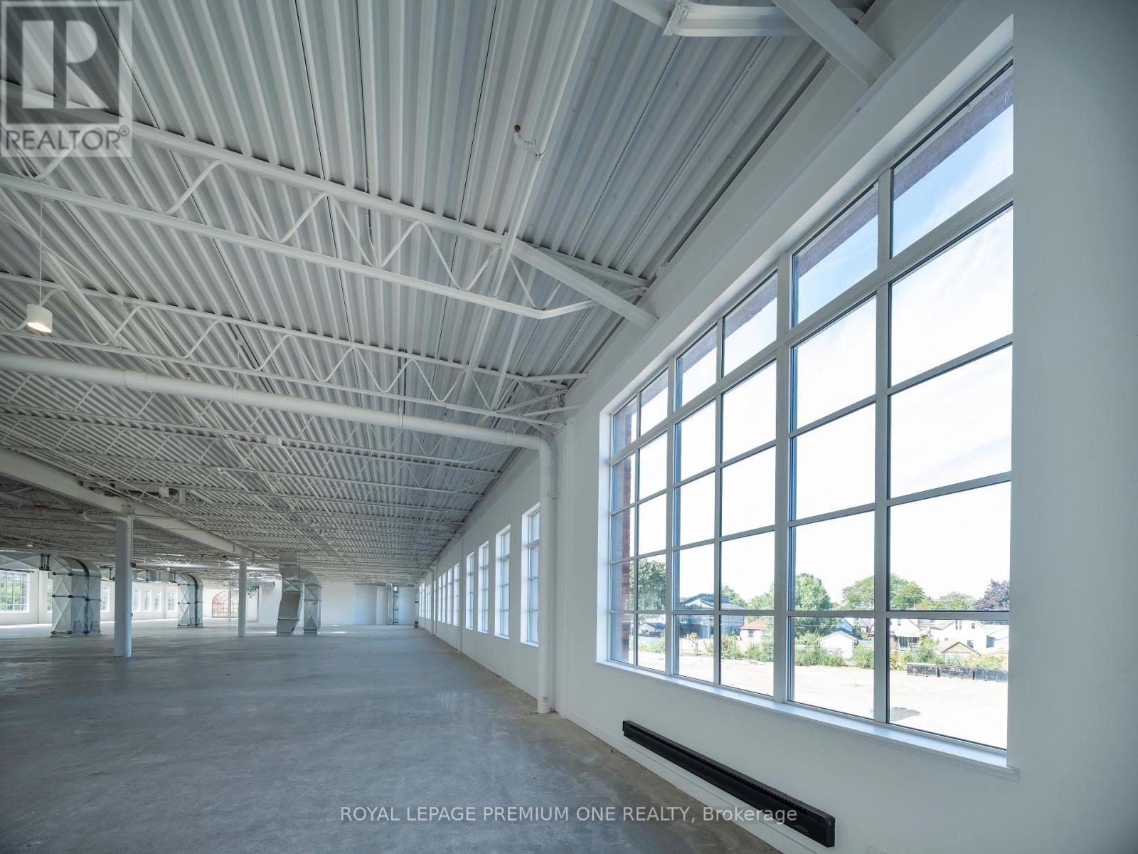 2650 St Clair Avenue W, Toronto (Rockcliffe-Smythe), Ontario  M6N 1M2 - Photo 10 - W12466738