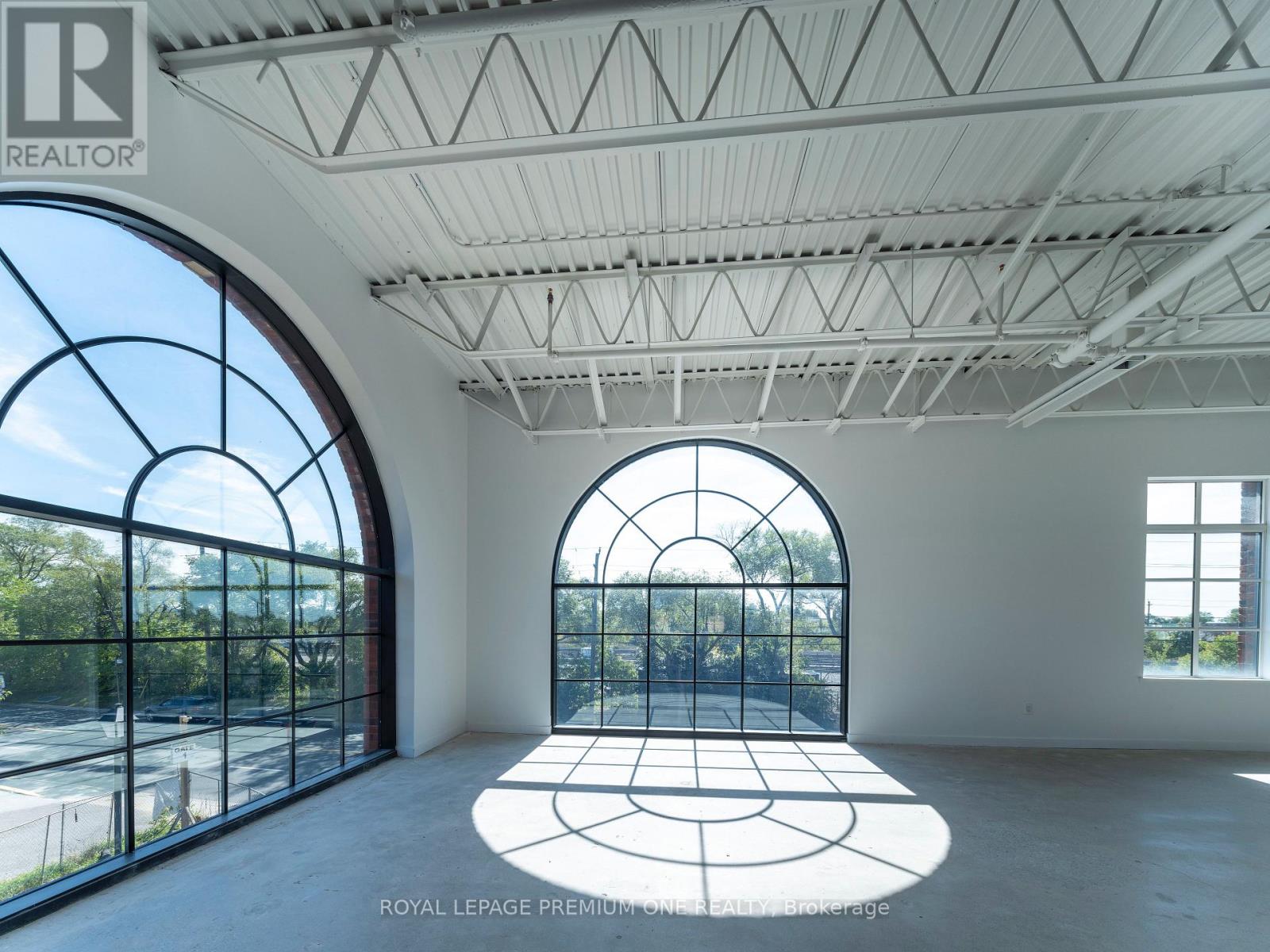 2650 St Clair Avenue W, Toronto (Rockcliffe-Smythe), Ontario  M6N 1M2 - Photo 11 - W12466738