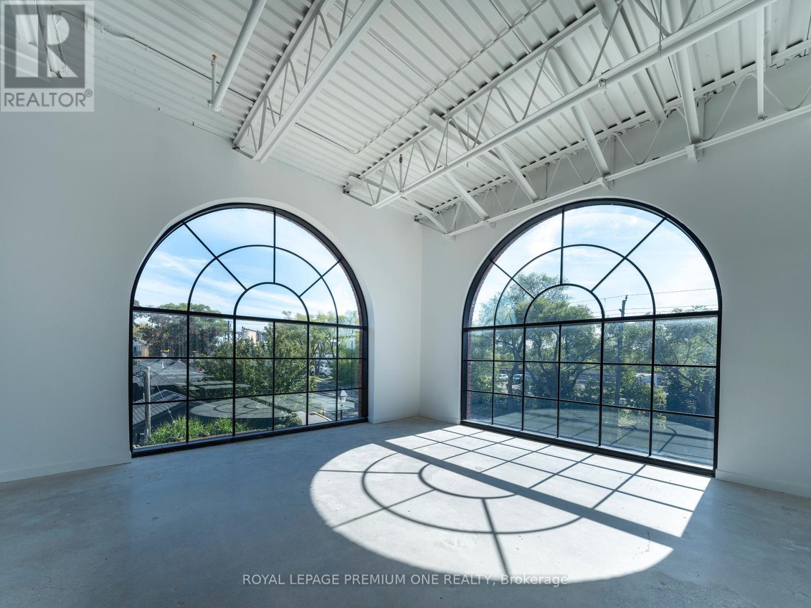 2650 St Clair Avenue W, Toronto (Rockcliffe-Smythe), Ontario  M6N 1M2 - Photo 12 - W12466738