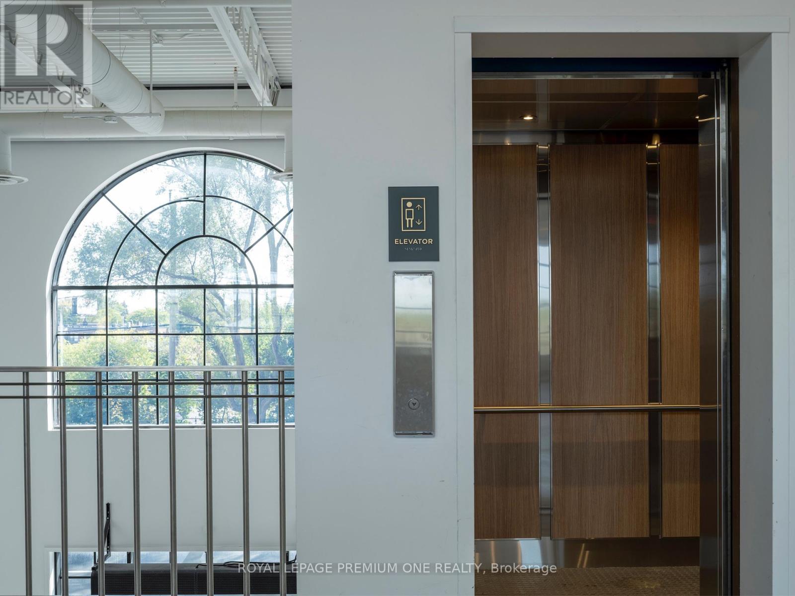 2650 St Clair Avenue W, Toronto (Rockcliffe-Smythe), Ontario  M6N 1M2 - Photo 17 - W12466738