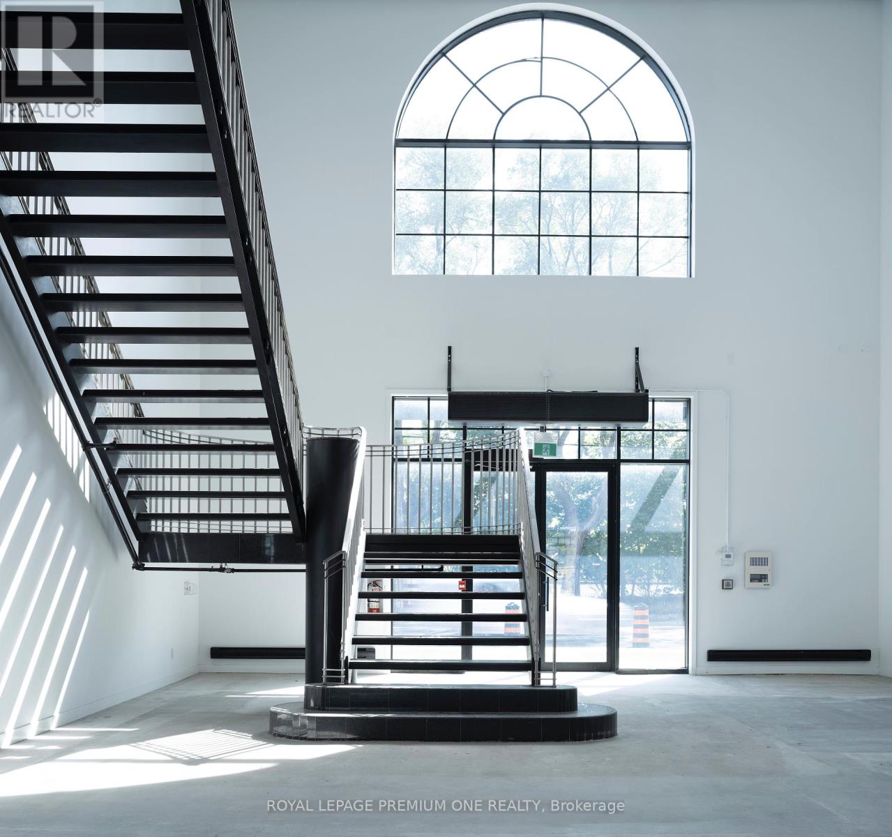 2650 St Clair Avenue W, Toronto (Rockcliffe-Smythe), Ontario  M6N 1M2 - Photo 19 - W12466738