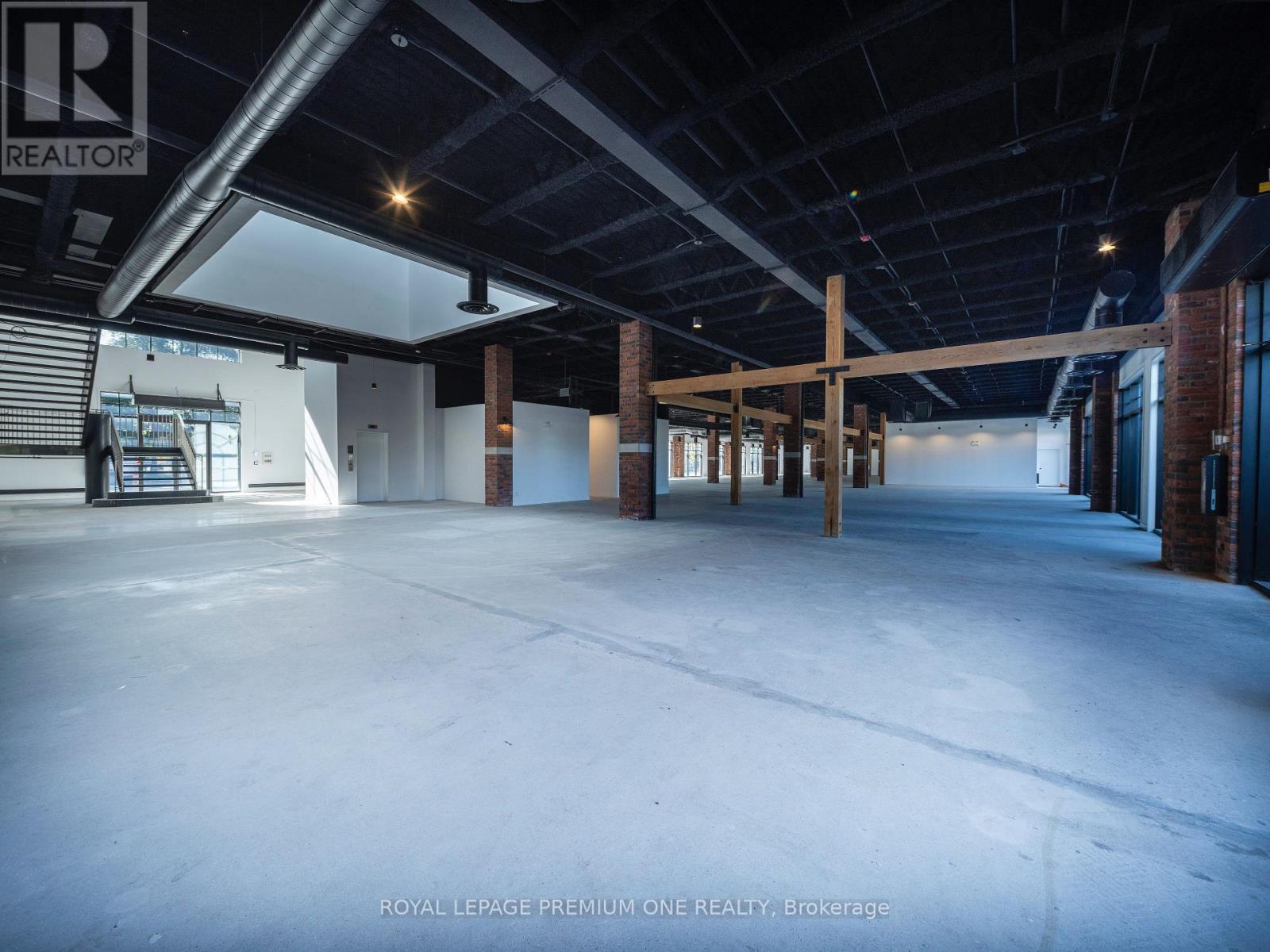 2650 St Clair Avenue W, Toronto (Rockcliffe-Smythe), Ontario  M6N 1M2 - Photo 21 - W12466738