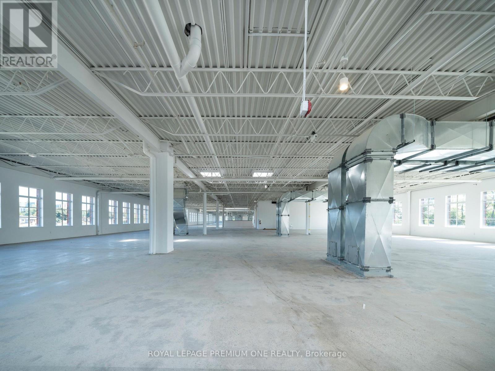 2650 St Clair Avenue W, Toronto (Rockcliffe-Smythe), Ontario  M6N 1M2 - Photo 27 - W12466738