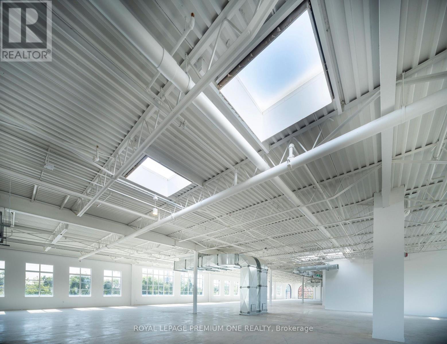 2650 St Clair Avenue W, Toronto (Rockcliffe-Smythe), Ontario  M6N 1M2 - Photo 28 - W12466738