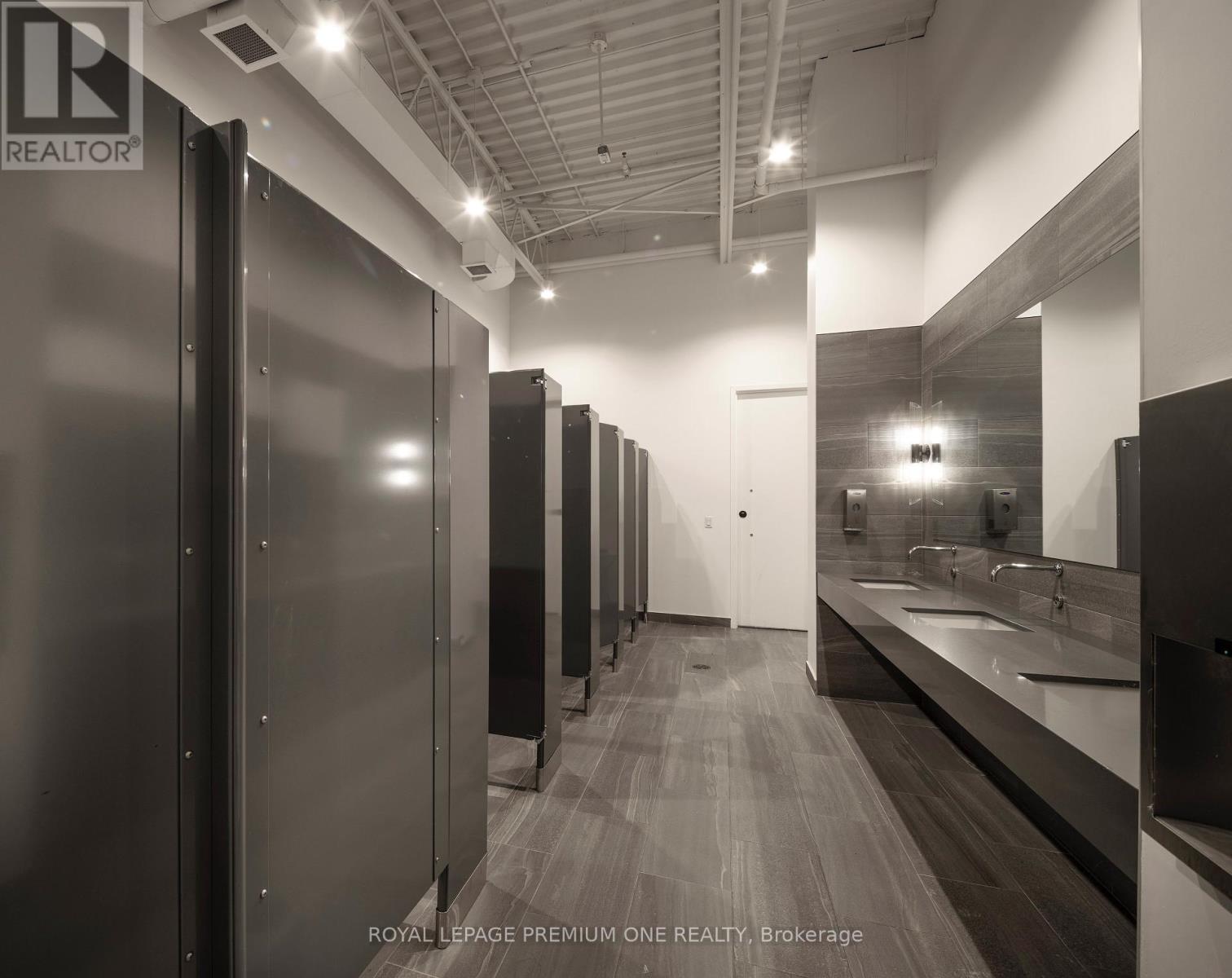 2650 St Clair Avenue W, Toronto (Rockcliffe-Smythe), Ontario  M6N 1M2 - Photo 29 - W12466738