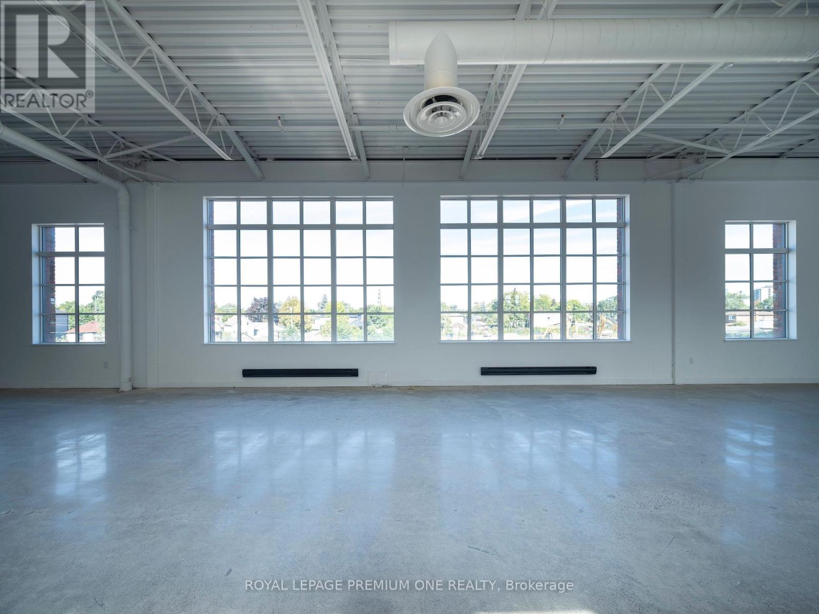 2650 St Clair Avenue W, Toronto (Rockcliffe-Smythe), Ontario  M6N 1M2 - Photo 3 - W12466738