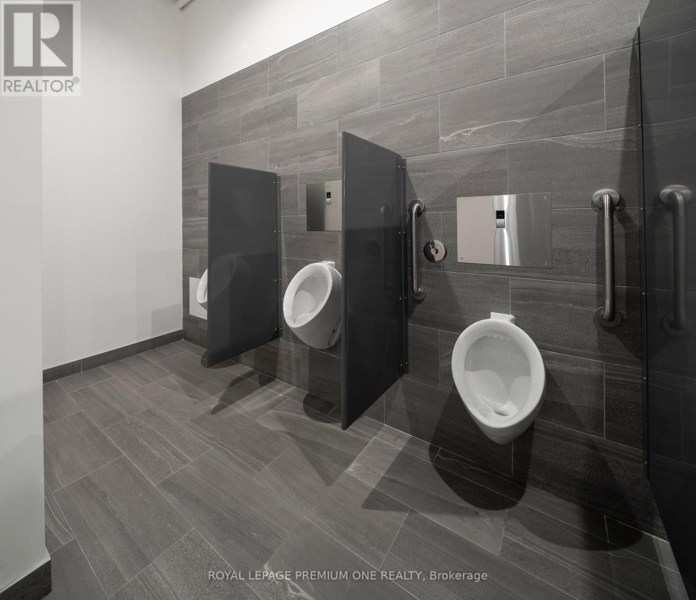 2650 St Clair Avenue W, Toronto (Rockcliffe-Smythe), Ontario  M6N 1M2 - Photo 33 - W12466738