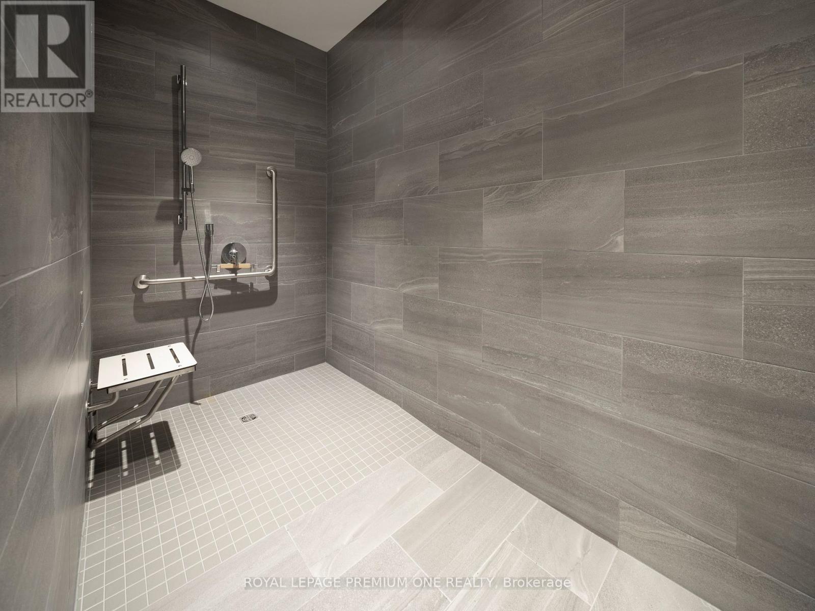 2650 St Clair Avenue W, Toronto (Rockcliffe-Smythe), Ontario  M6N 1M2 - Photo 36 - W12466738