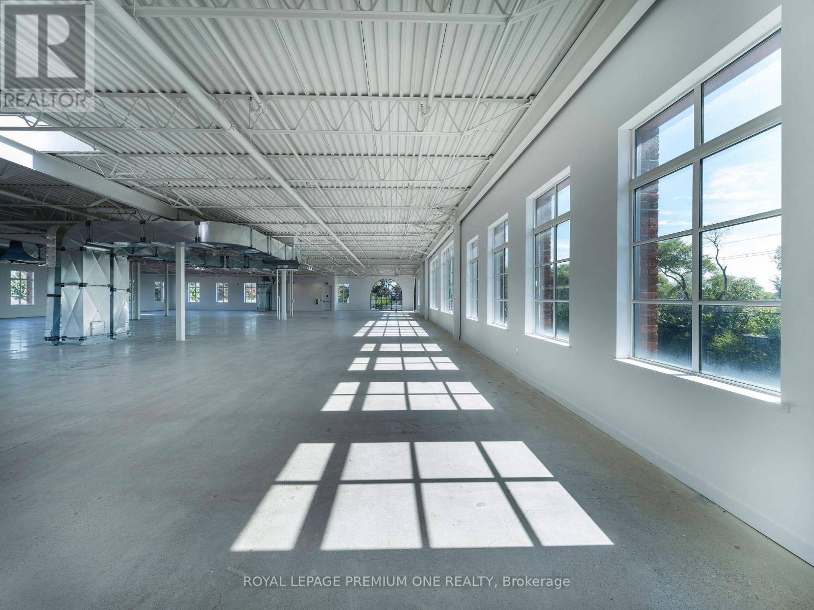 2650 St Clair Avenue W, Toronto (Rockcliffe-Smythe), Ontario  M6N 1M2 - Photo 37 - W12466738