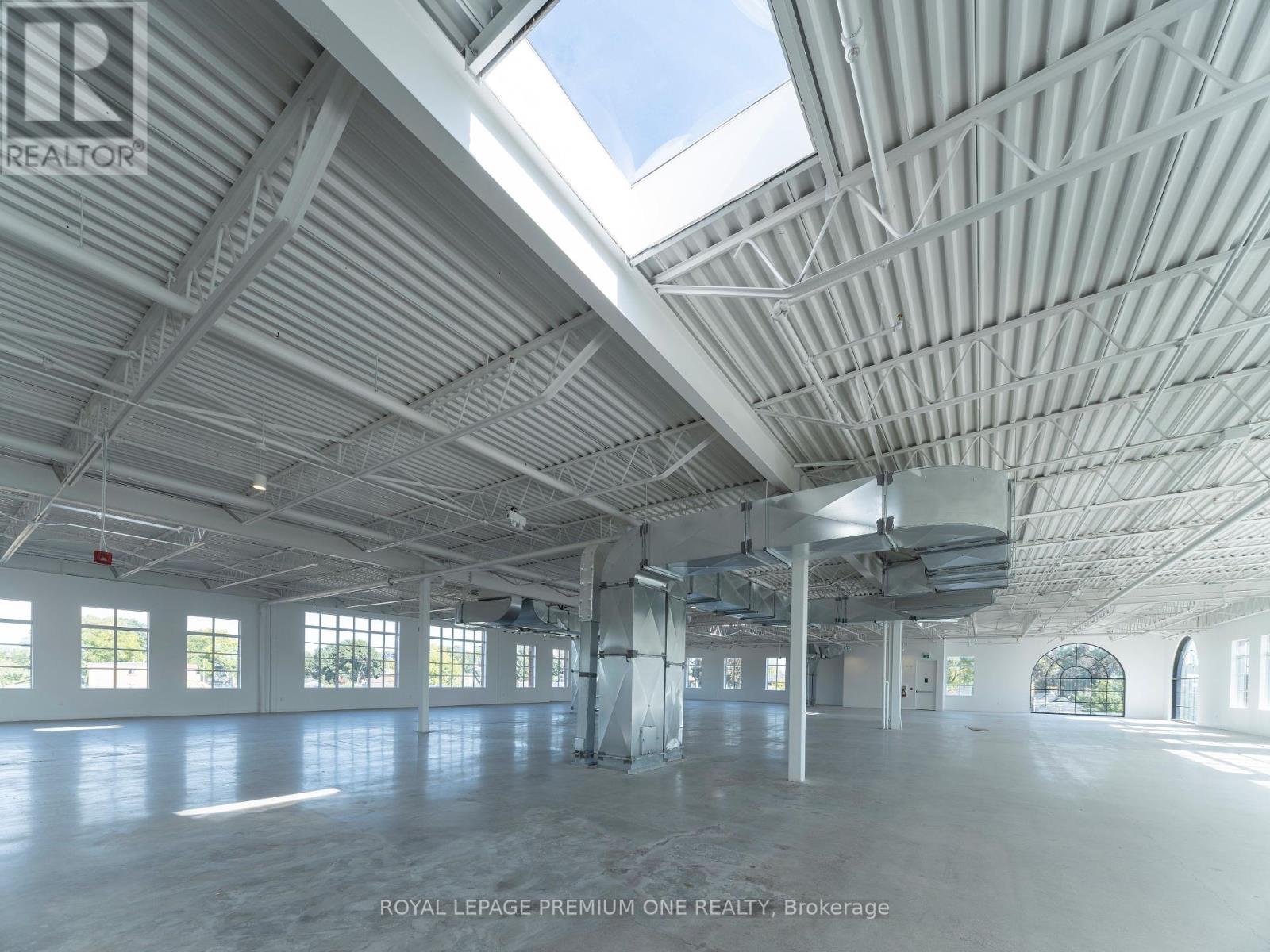 2650 St Clair Avenue W, Toronto (Rockcliffe-Smythe), Ontario  M6N 1M2 - Photo 39 - W12466738