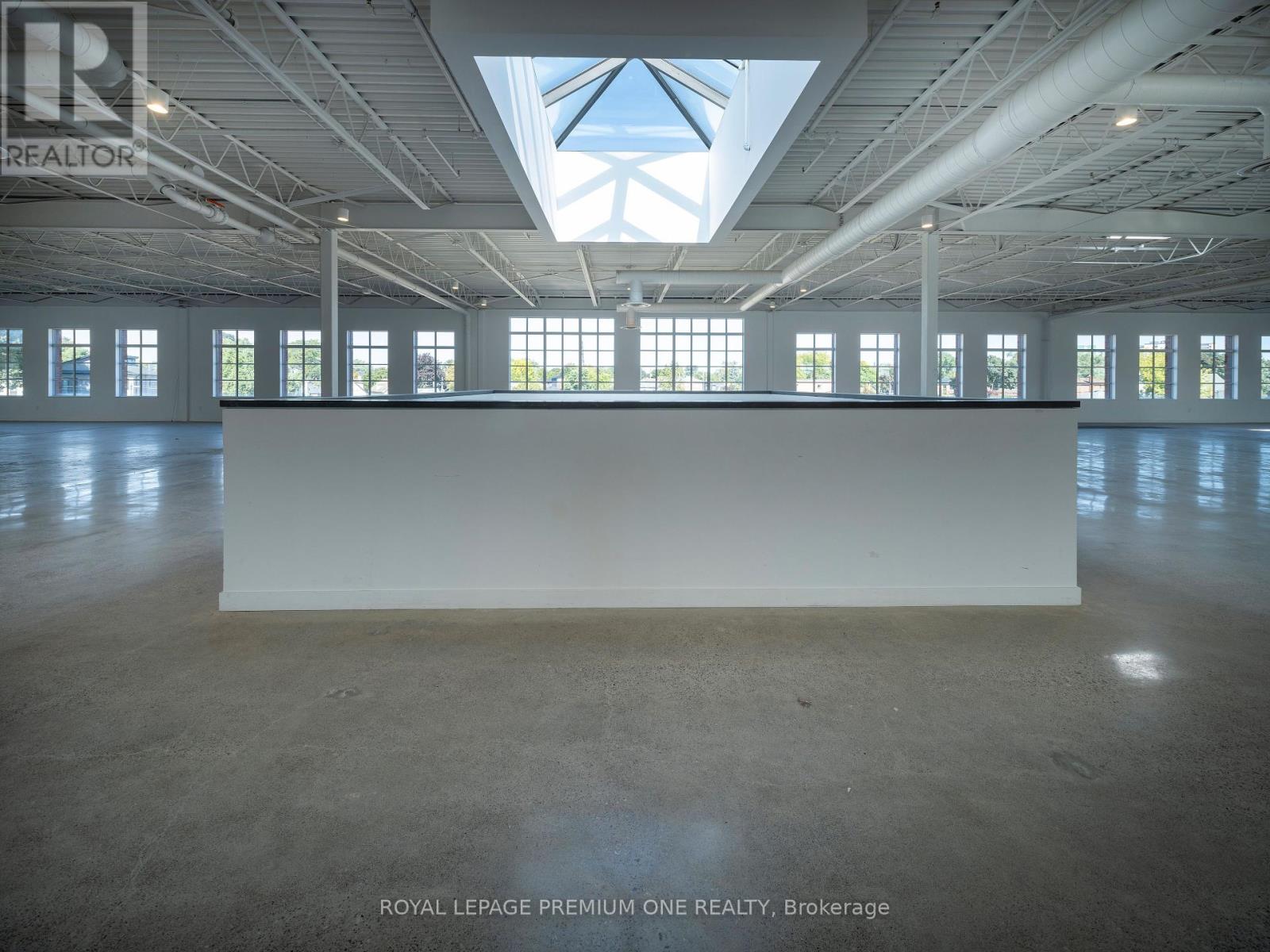 2650 St Clair Avenue W, Toronto (Rockcliffe-Smythe), Ontario  M6N 1M2 - Photo 4 - W12466738