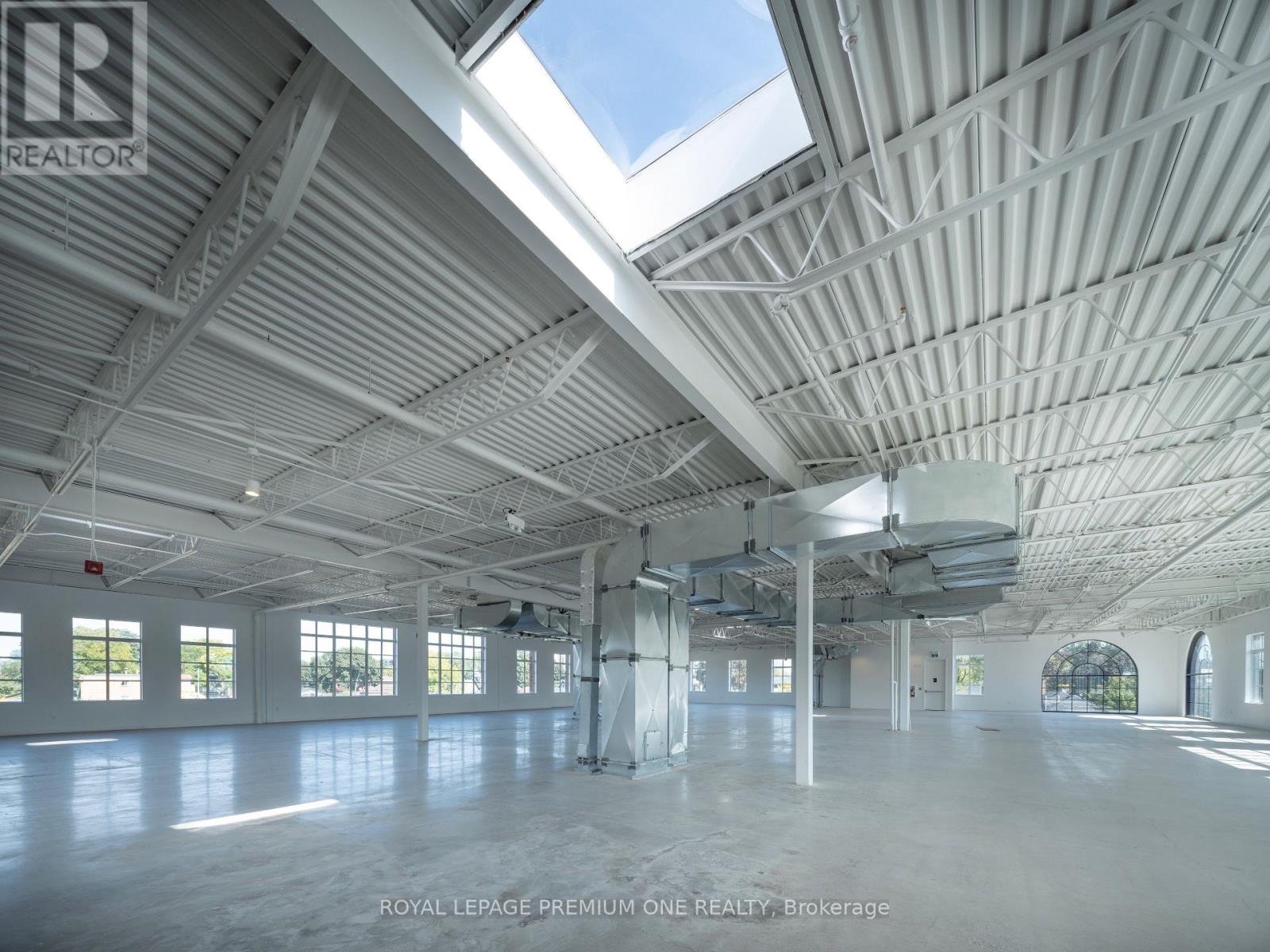 2650 St Clair Avenue W, Toronto (Rockcliffe-Smythe), Ontario  M6N 1M2 - Photo 40 - W12466738