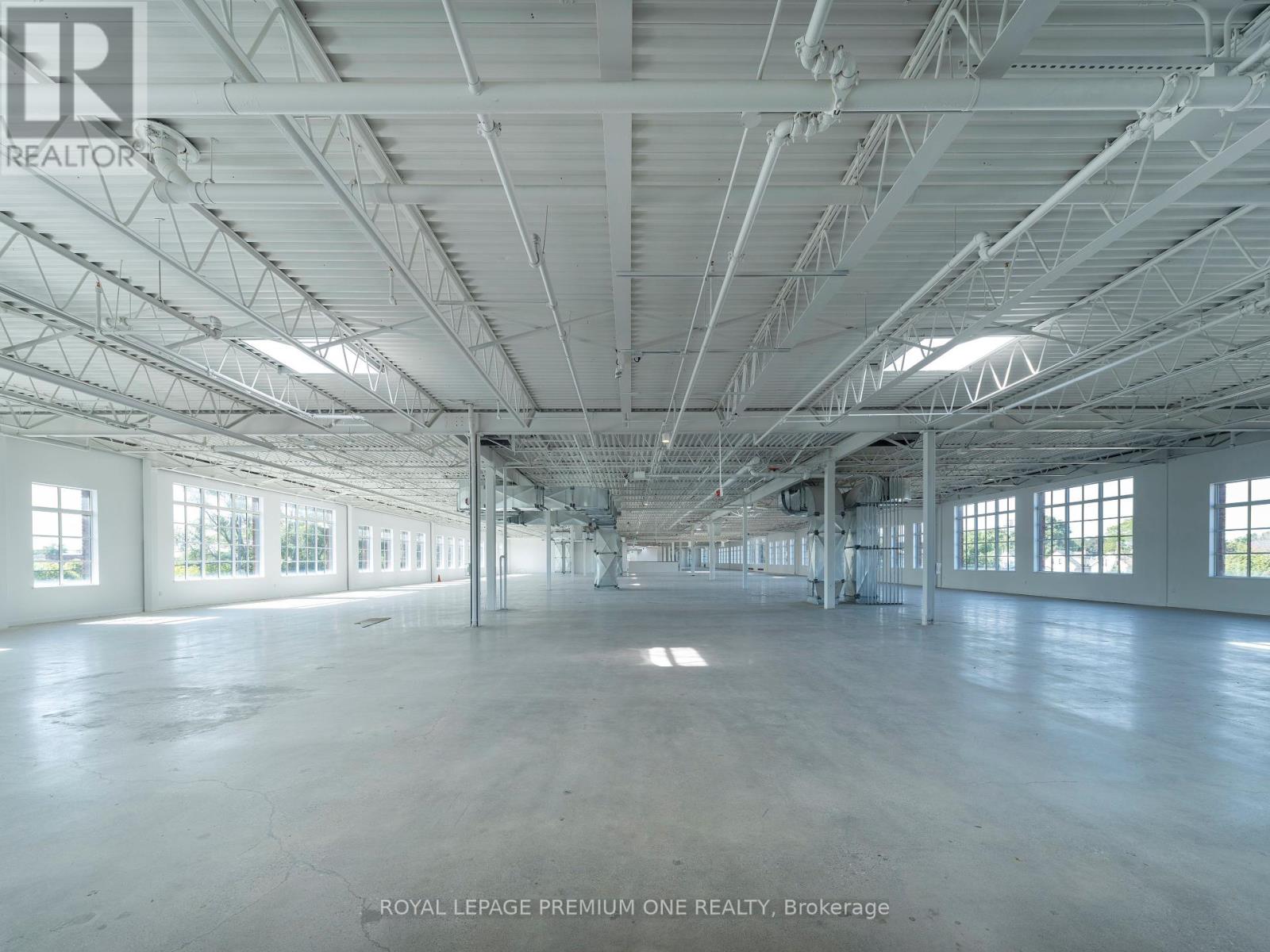 2650 St Clair Avenue W, Toronto (Rockcliffe-Smythe), Ontario  M6N 1M2 - Photo 41 - W12466738