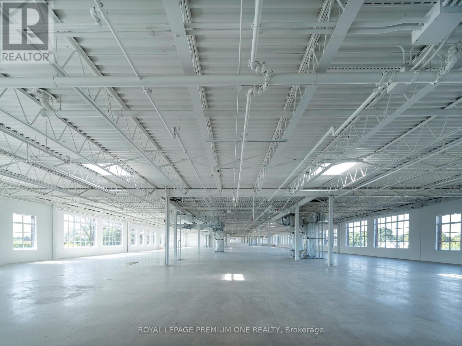 2650 St Clair Avenue W, Toronto (Rockcliffe-Smythe), Ontario  M6N 1M2 - Photo 42 - W12466738