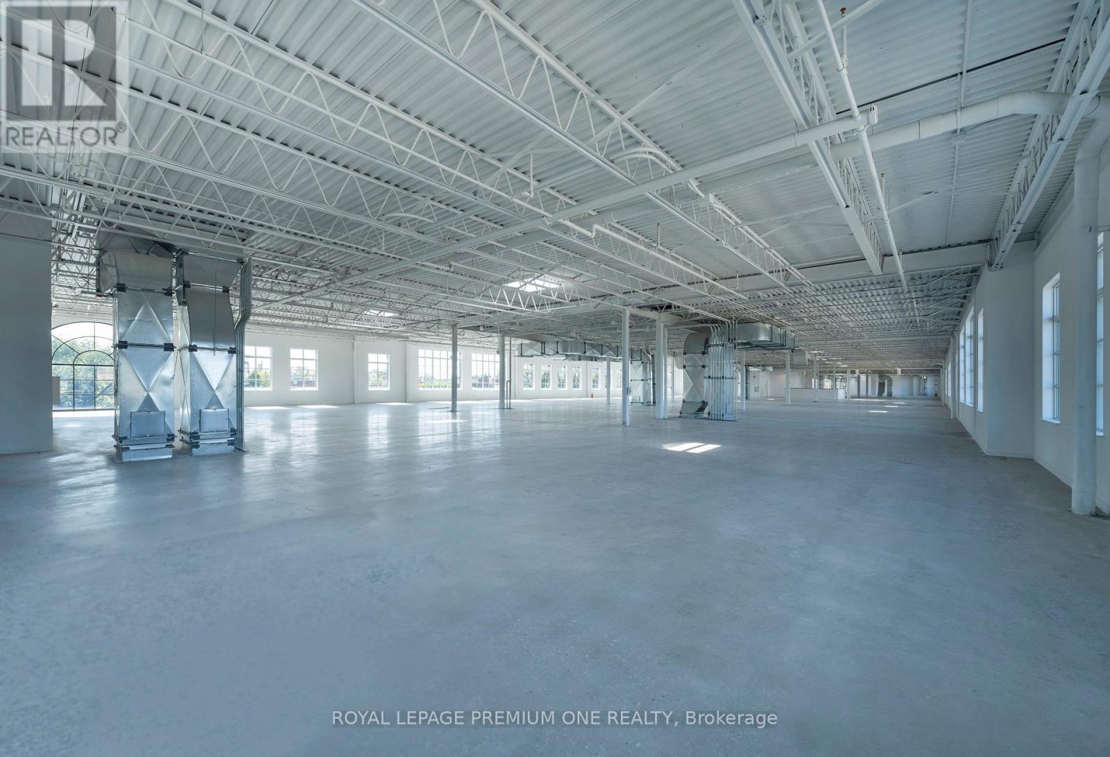 2650 St Clair Avenue W, Toronto (Rockcliffe-Smythe), Ontario  M6N 1M2 - Photo 43 - W12466738