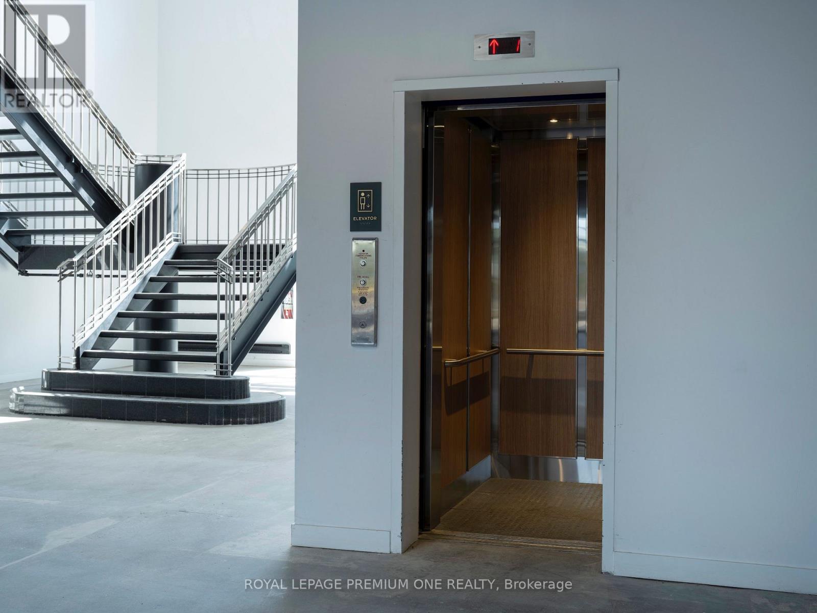 2650 St Clair Avenue W, Toronto (Rockcliffe-Smythe), Ontario  M6N 1M2 - Photo 45 - W12466738