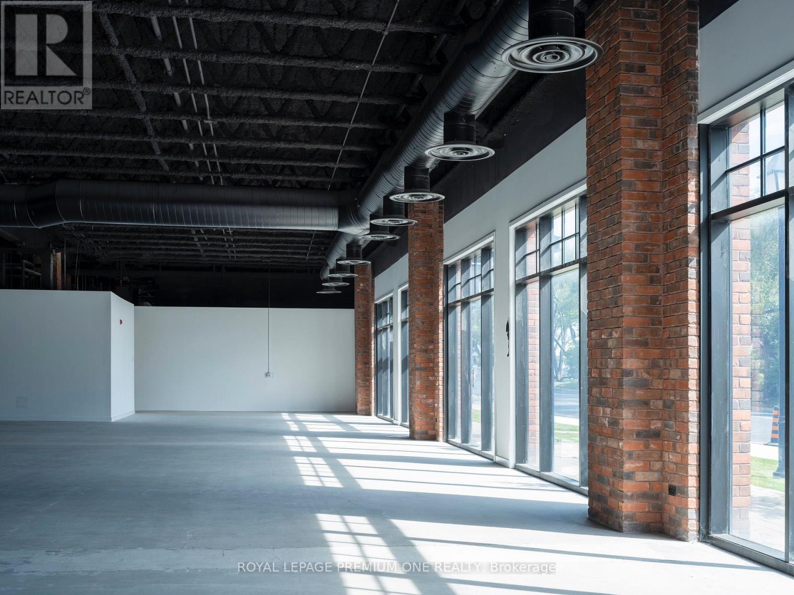 2650 St Clair Avenue W, Toronto (Rockcliffe-Smythe), Ontario  M6N 1M2 - Photo 46 - W12466738