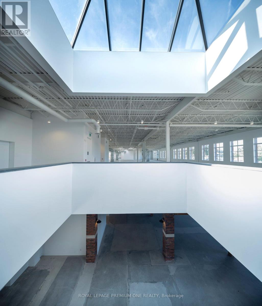 2650 St Clair Avenue W, Toronto (Rockcliffe-Smythe), Ontario  M6N 1M2 - Photo 6 - W12466738