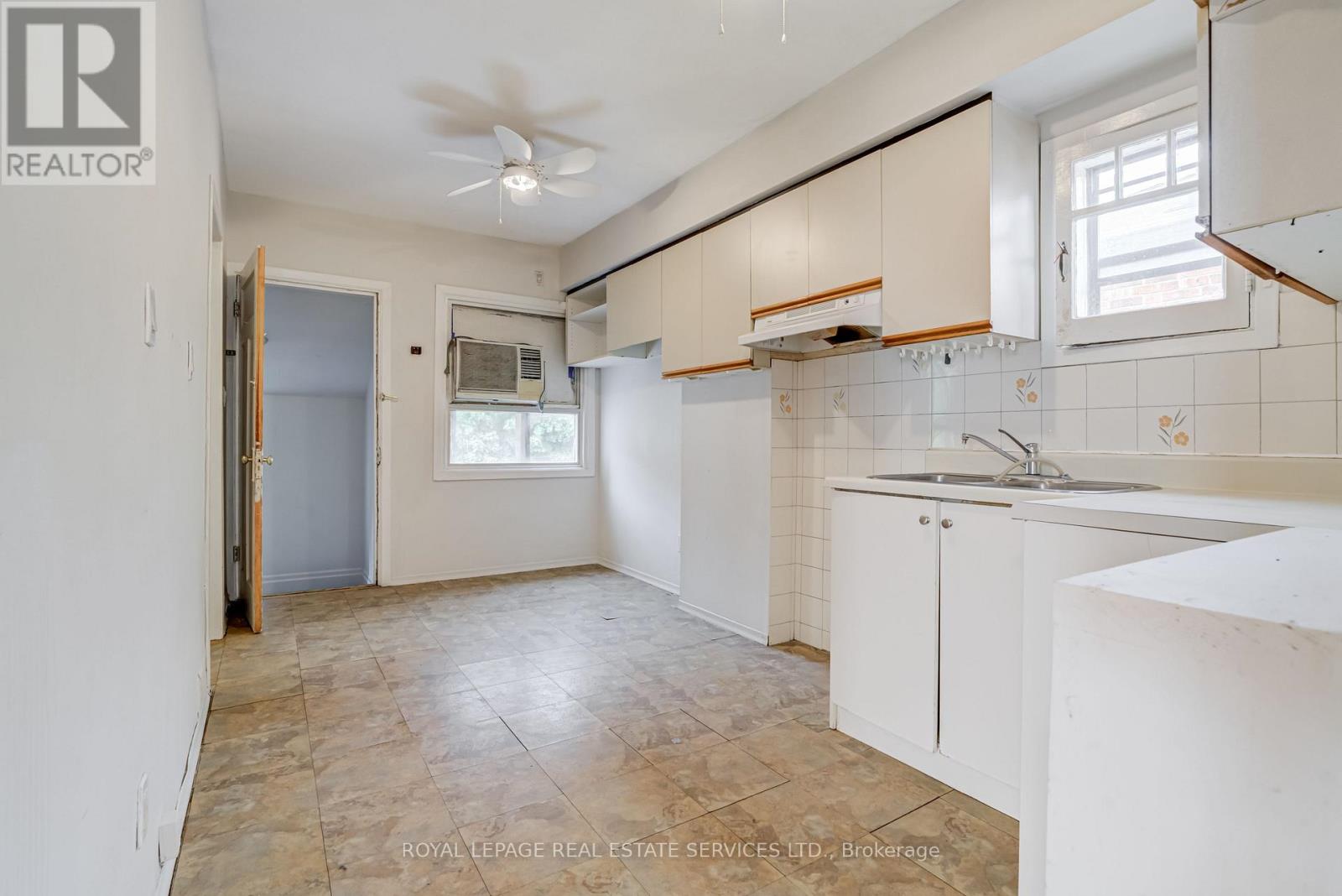 492 Jane Street, Toronto, Ontario  M6S 4A2 - Photo 5 - W12466762