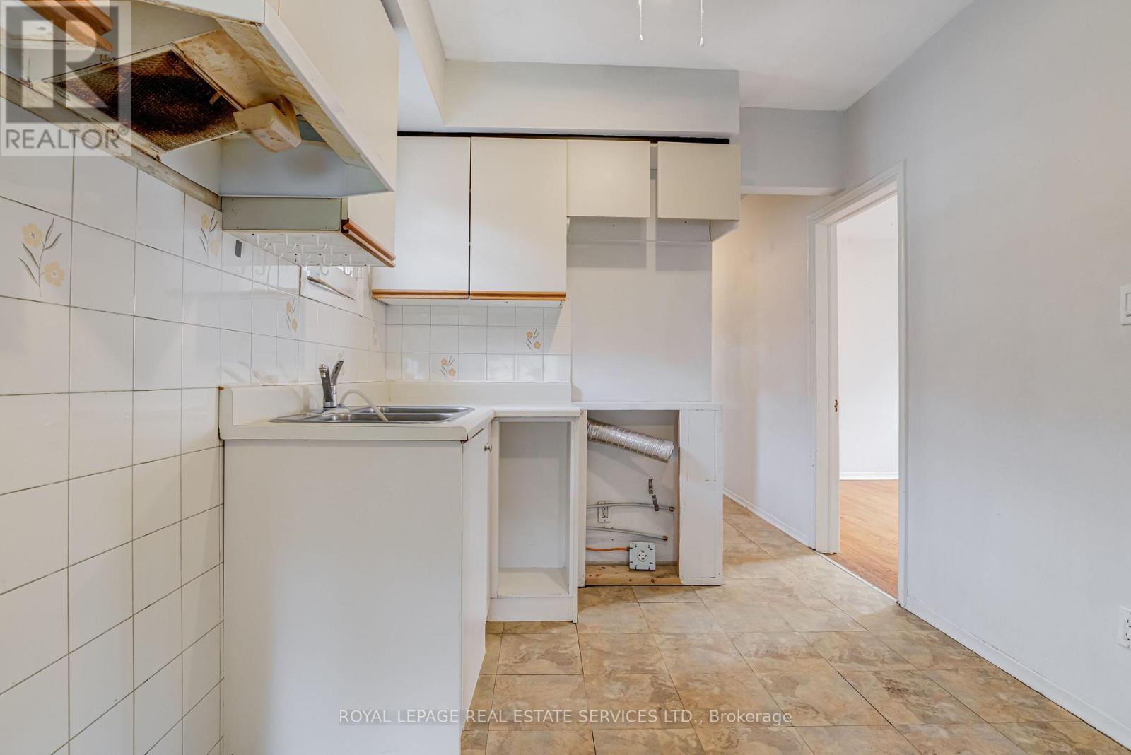 492 Jane Street, Toronto, Ontario  M6S 4A2 - Photo 8 - W12466762
