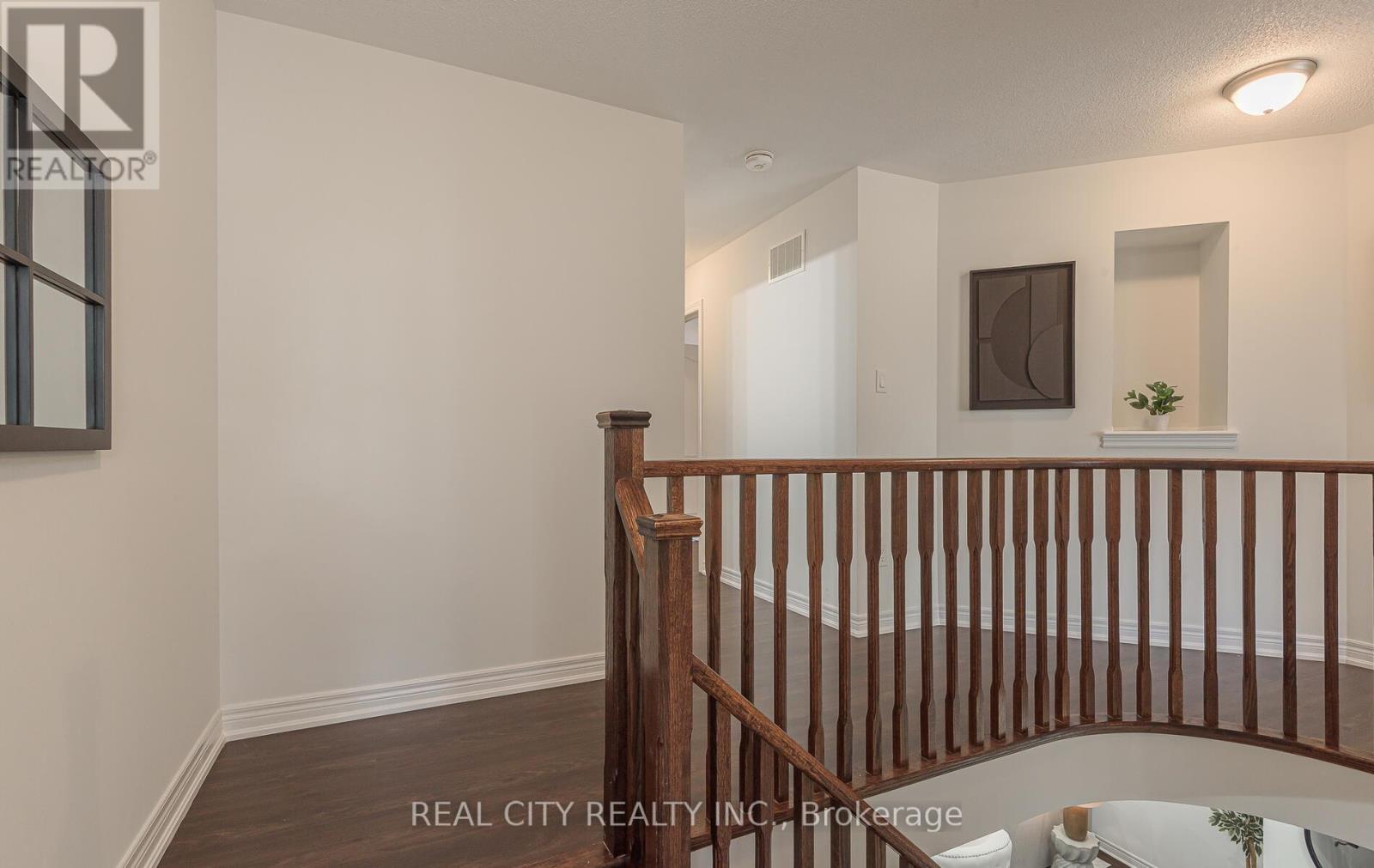 27 Bellhaven Crescent, Brampton, Ontario  L6R 0W6 - Photo 14 - W12466774