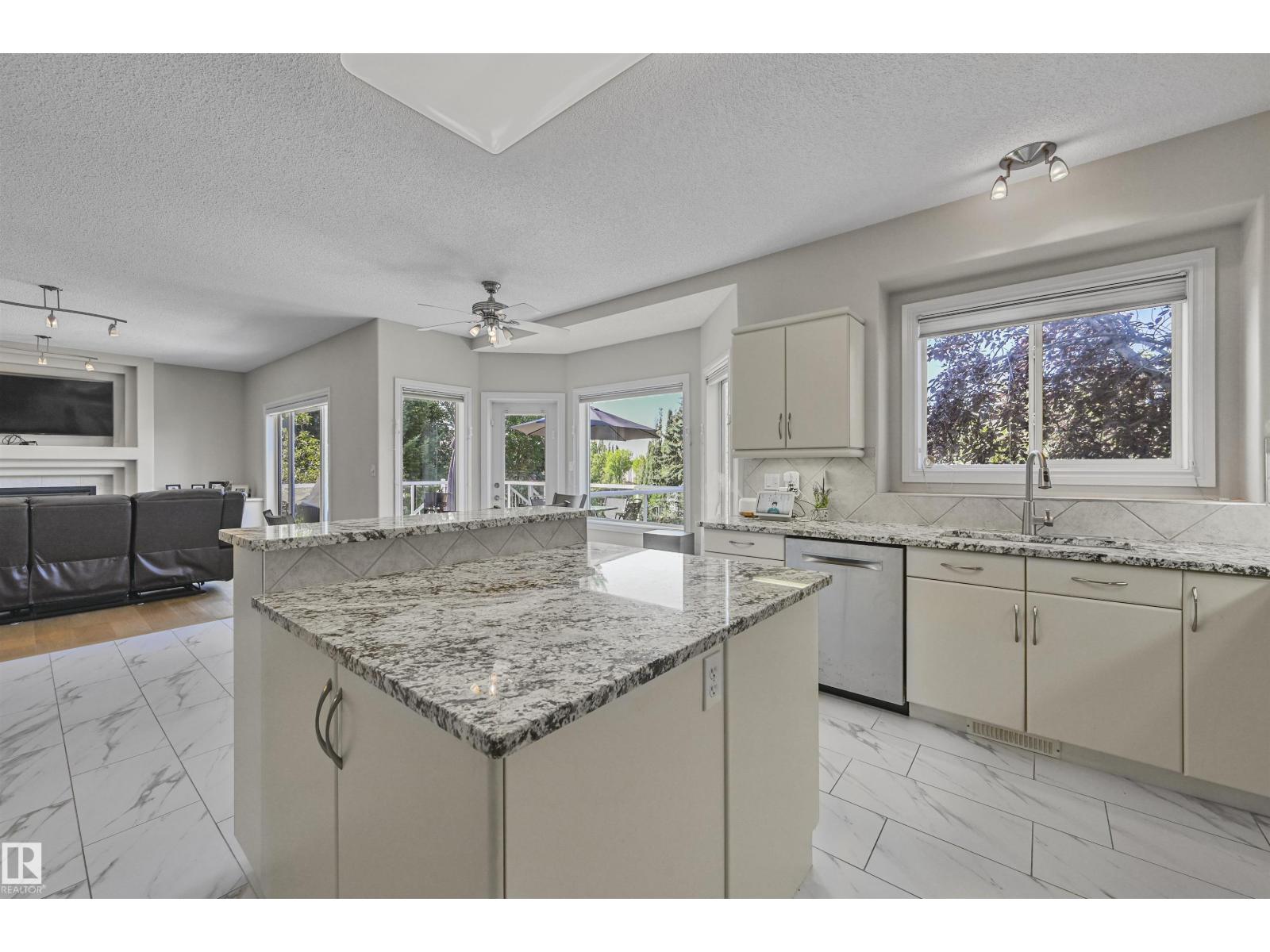 1516 Thorogood Cl Nw, Edmonton, Alberta  T6R 3K7 - Photo 12 - E4462382