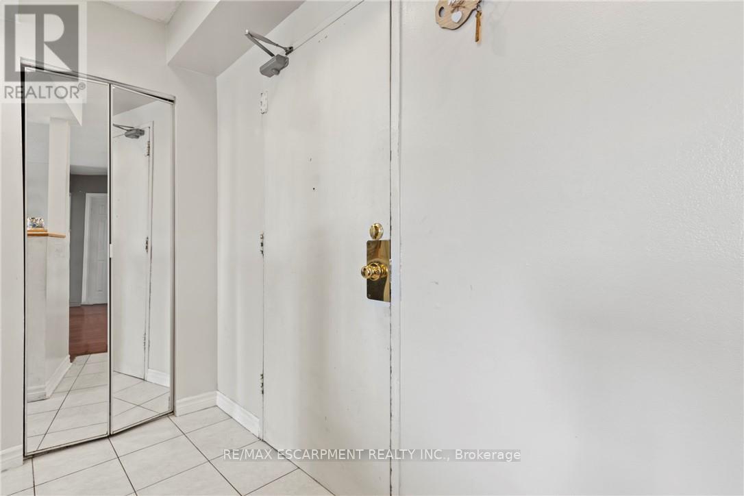 105 - 851 Queenston Road, Hamilton, Ontario  L8G 1B4 - Photo 9 - X12254063