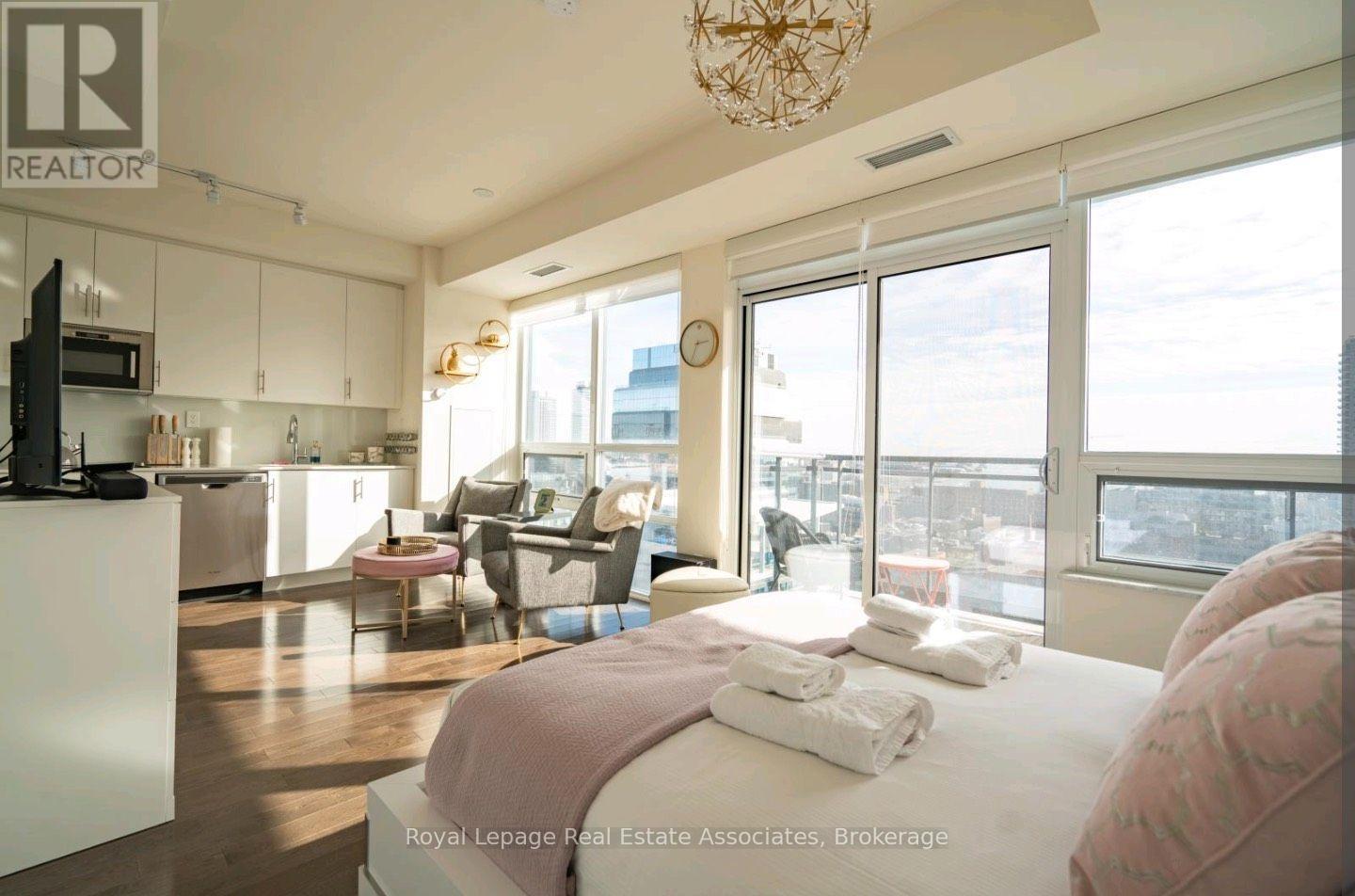 2012 - 460 Adelaide Street E, Toronto, Ontario  M5A 1N6 - Photo 5 - C12466872