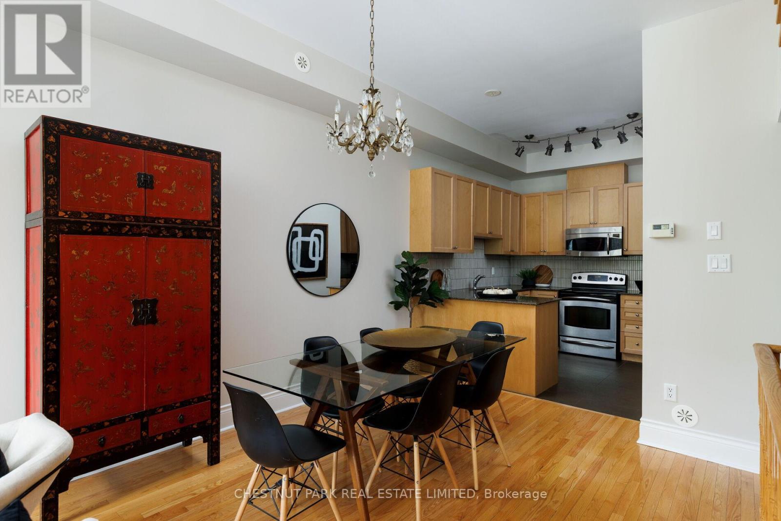 53 Connaught Avenue, Toronto, Ontario  M4L 2V8 - Photo 7 - E12466829