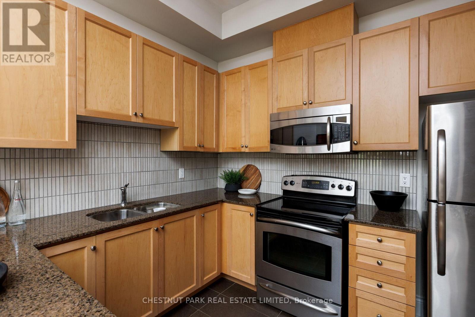 53 Connaught Avenue, Toronto, Ontario  M4L 2V8 - Photo 9 - E12466829